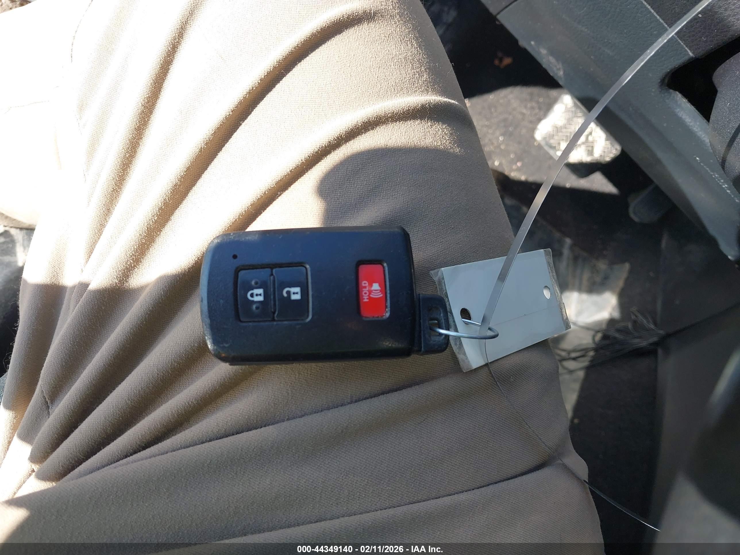 TOYOTA RAV4 image 11