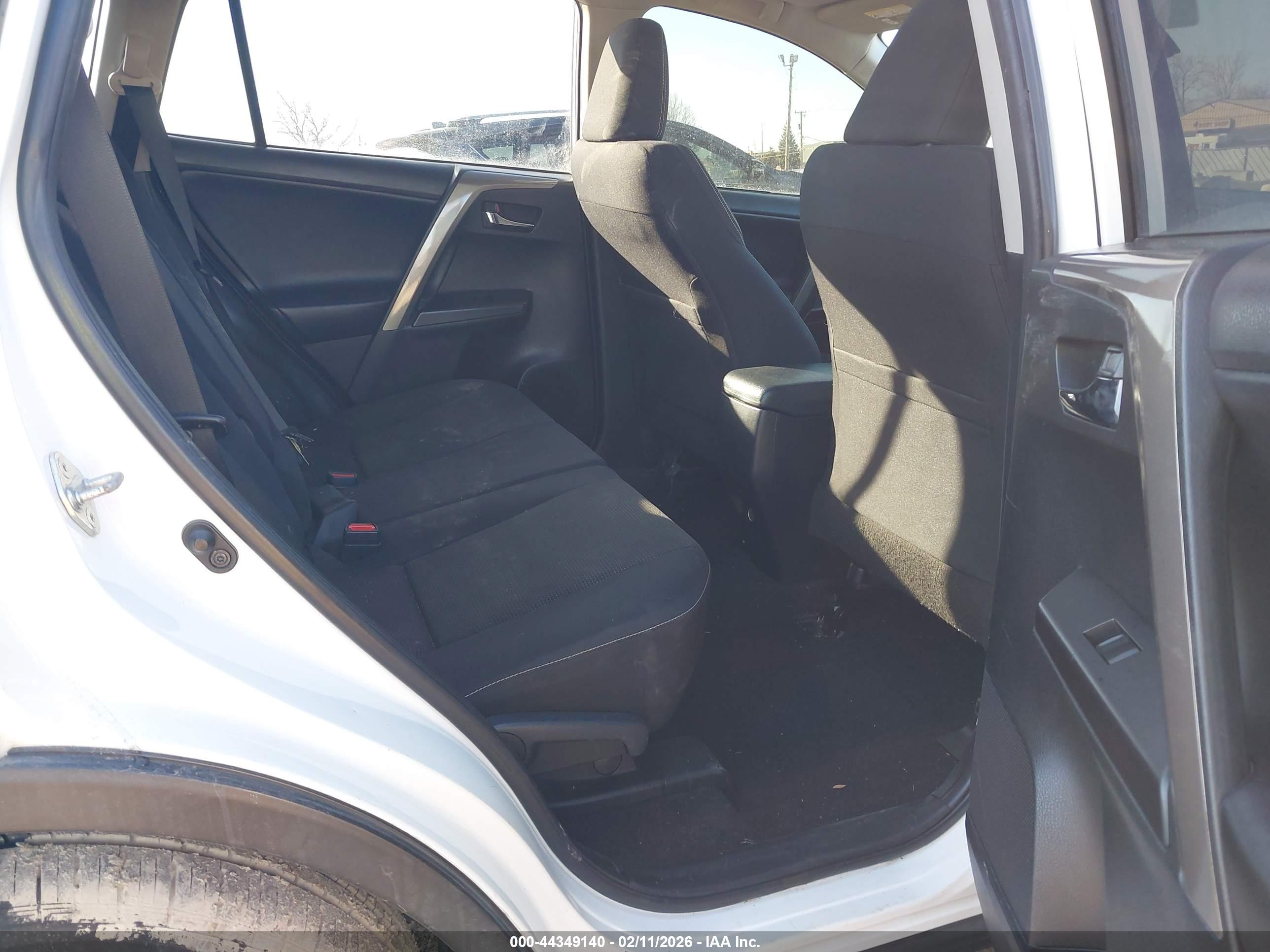TOYOTA RAV4 image 8