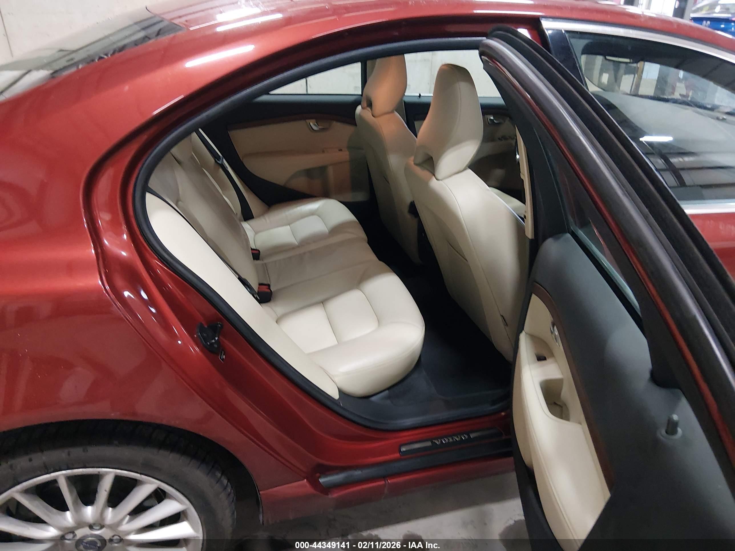 VOLVO S80 image 8