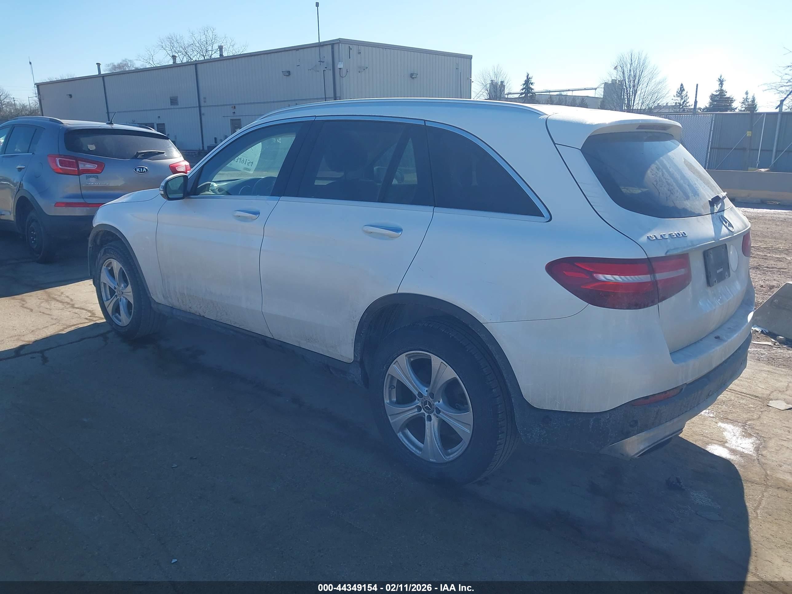 MERCEDES-BENZ GLC image 3