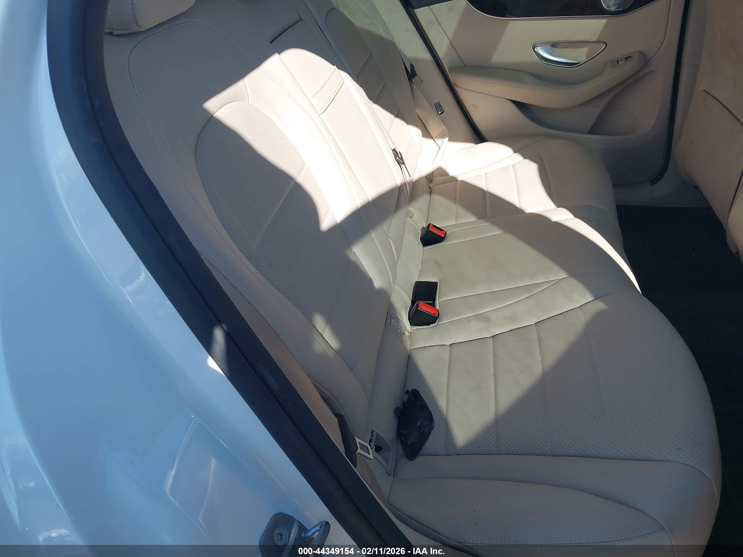 MERCEDES-BENZ GLC image 8