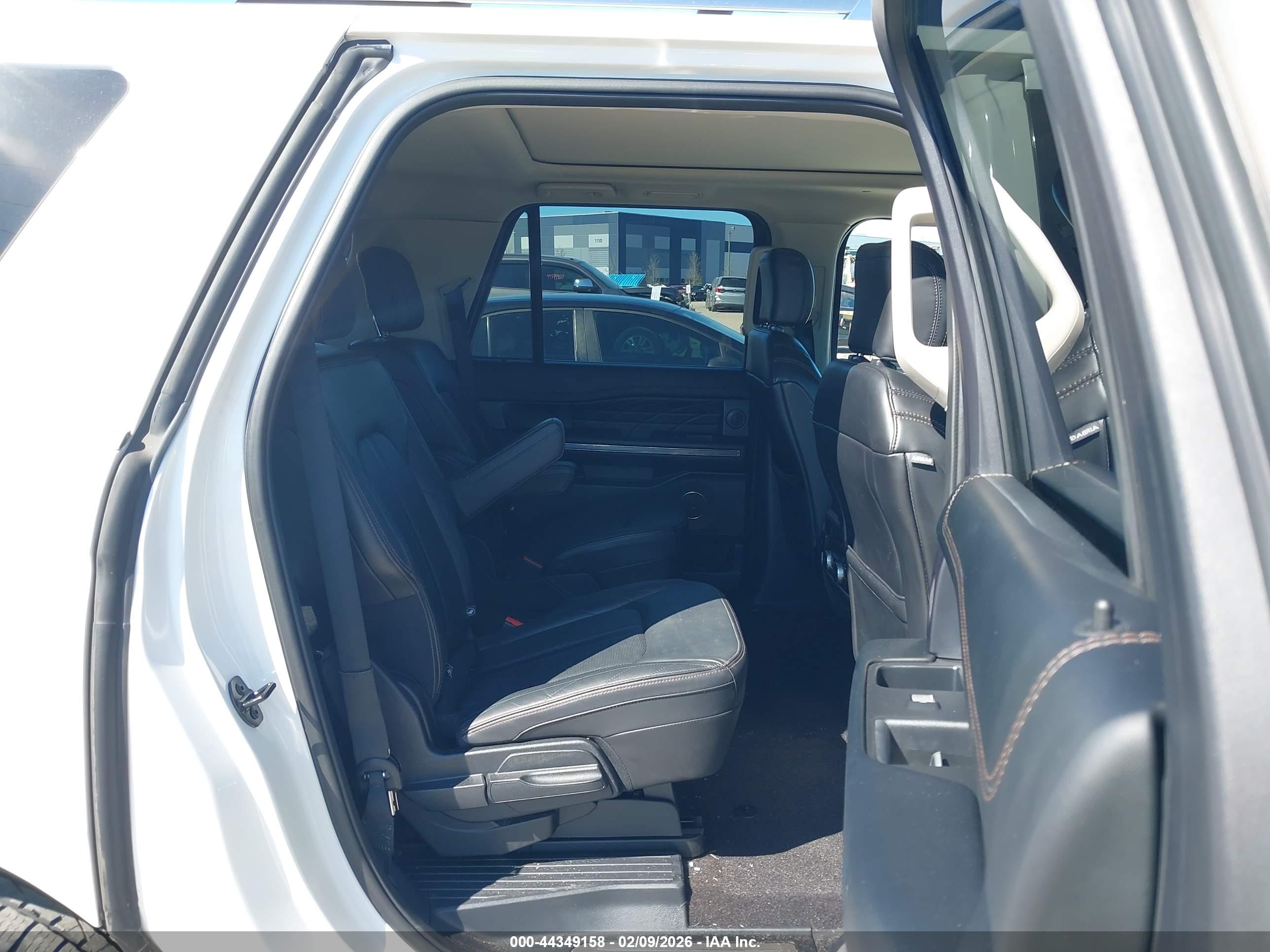 FORD EXPEDITION image 8