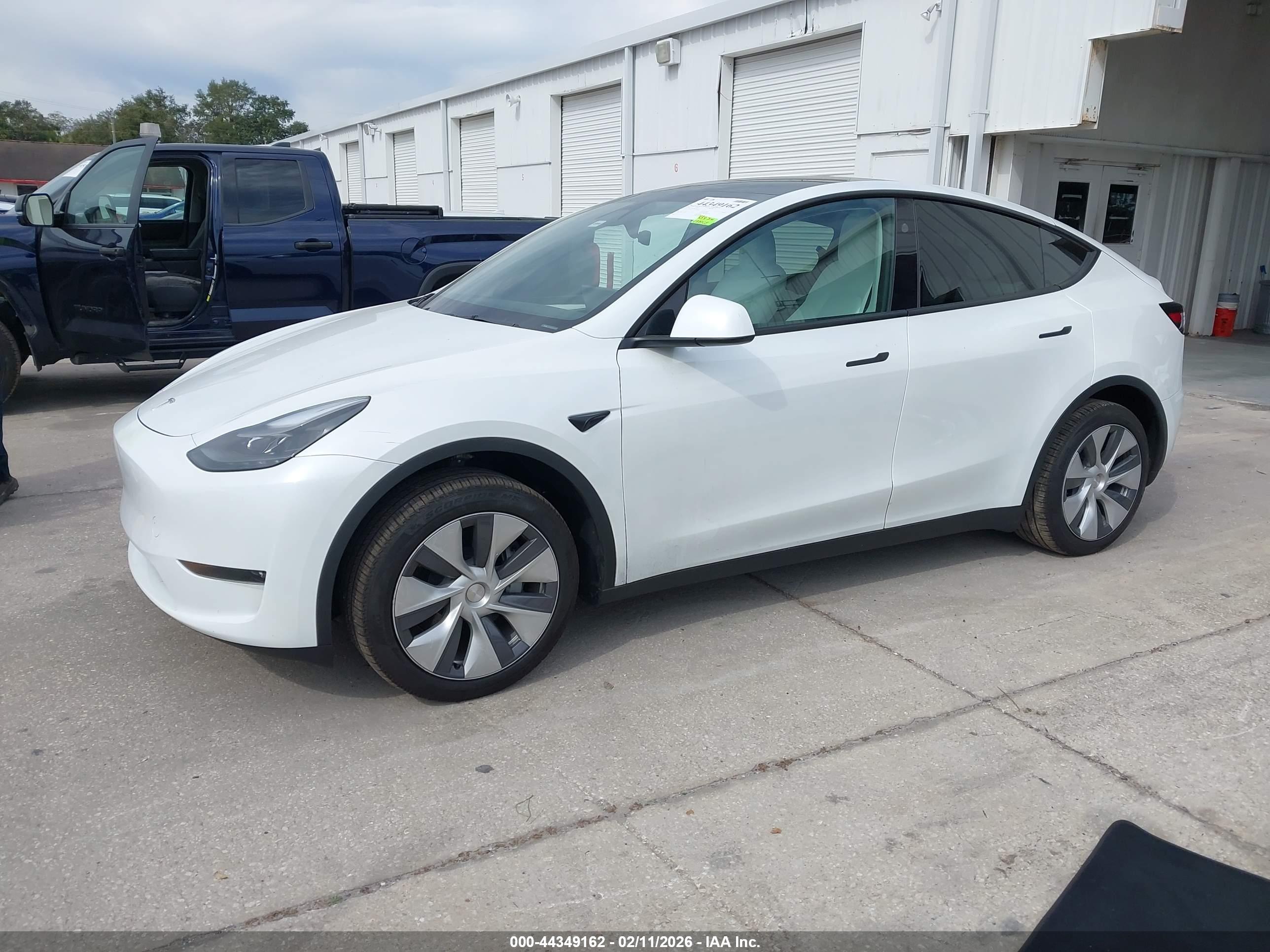 TESLA MODEL image 2