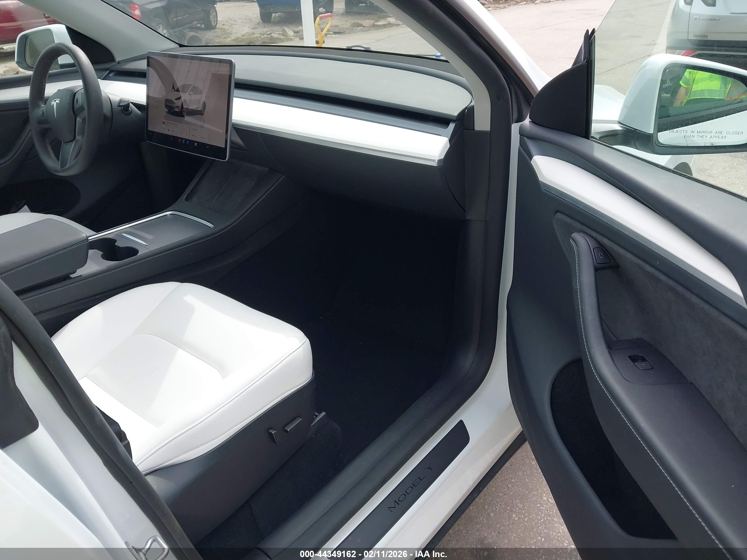 TESLA MODEL image 5