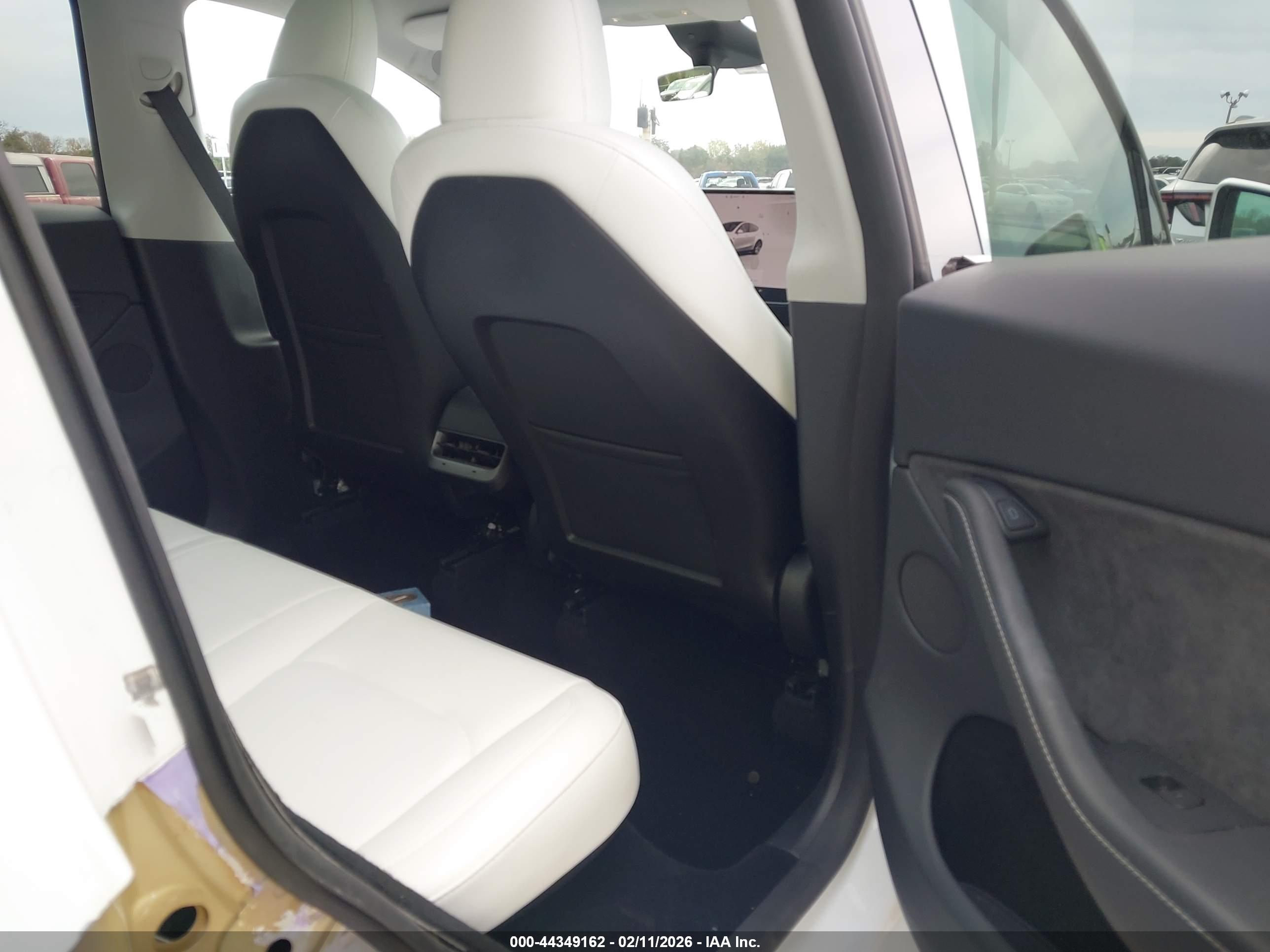 TESLA MODEL image 8