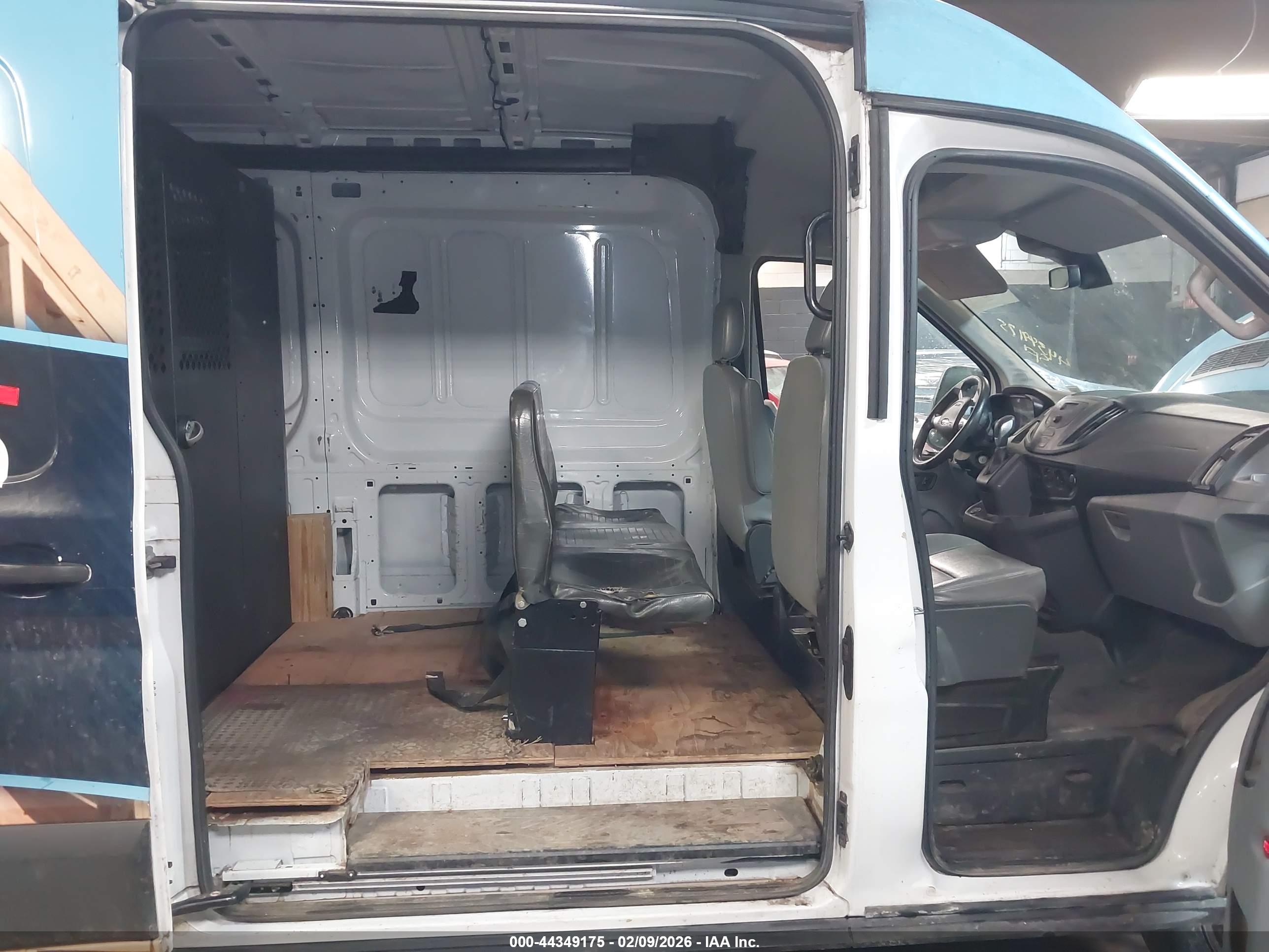 FORD TRANSIT-250 image 8
