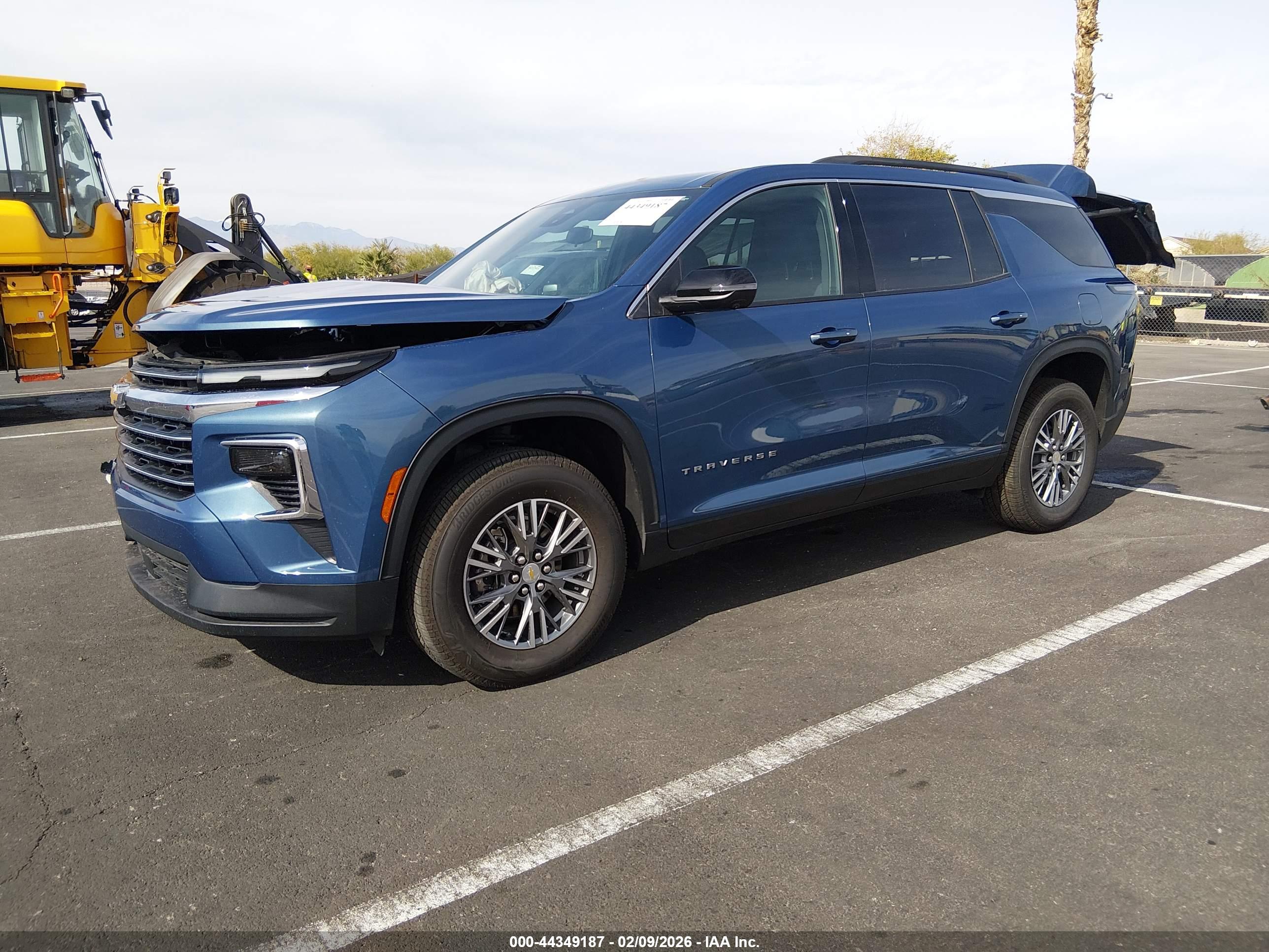 CHEVROLET TRAVERSE image 2