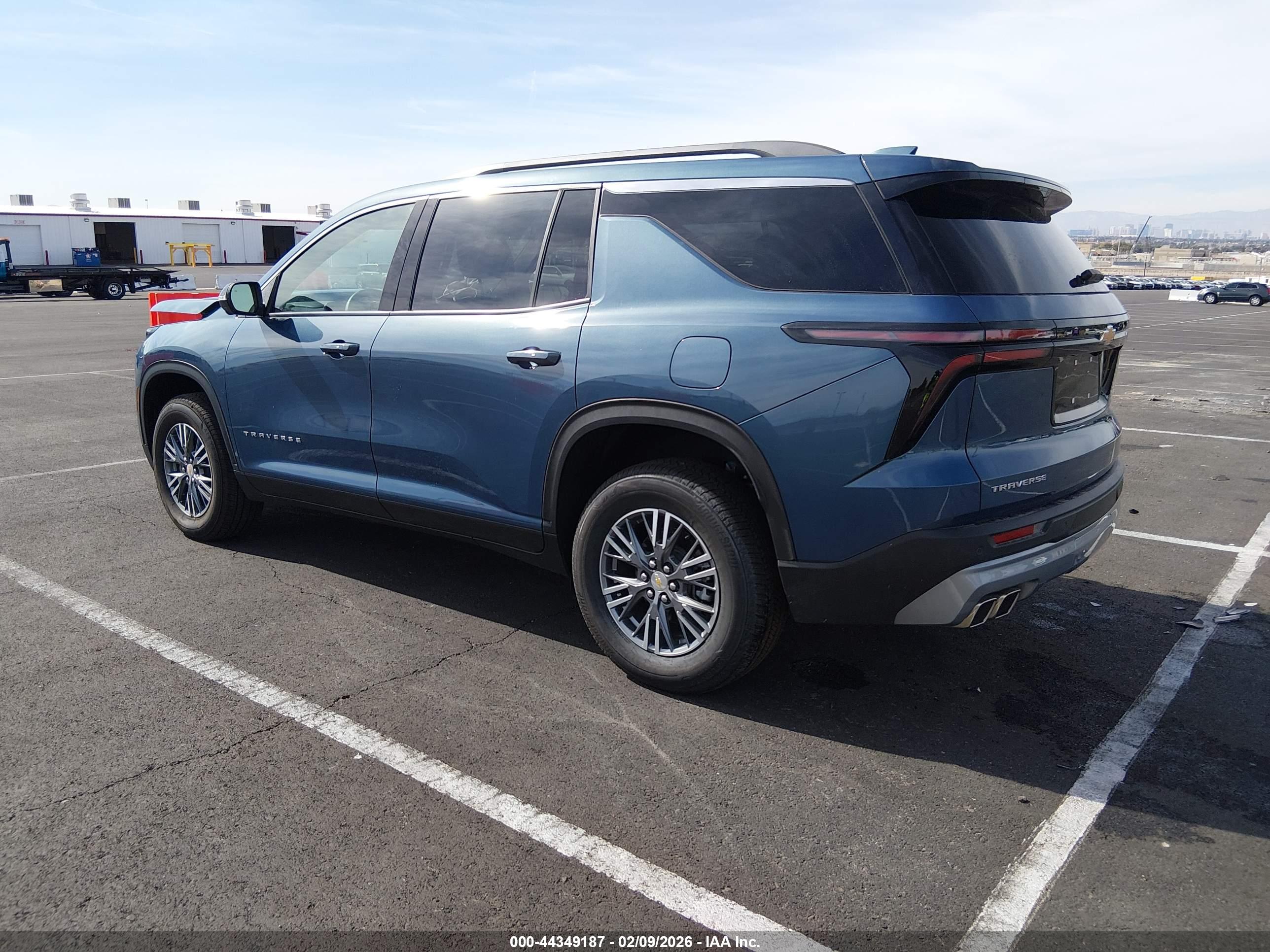 CHEVROLET TRAVERSE image 3
