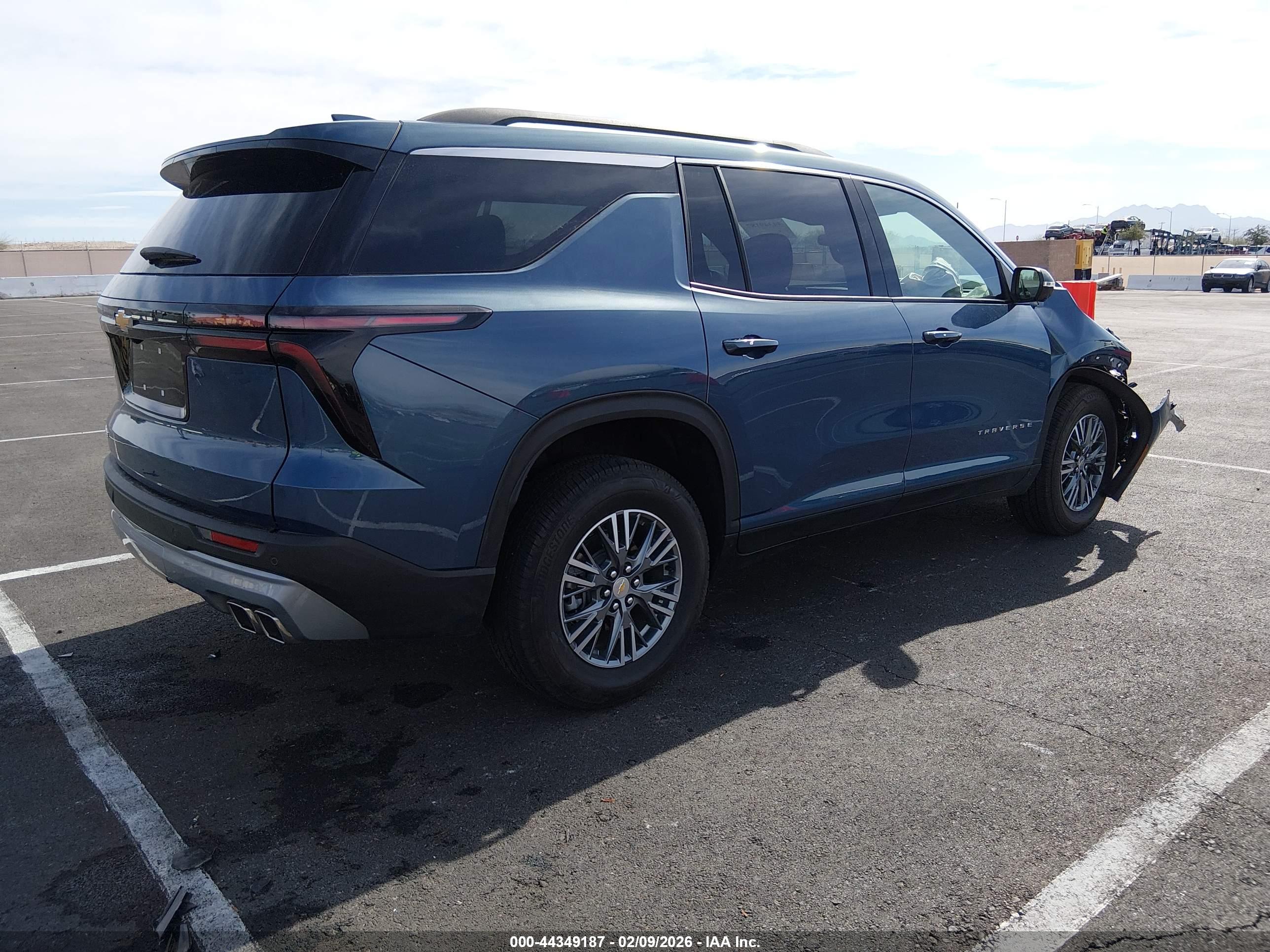 CHEVROLET TRAVERSE image 4