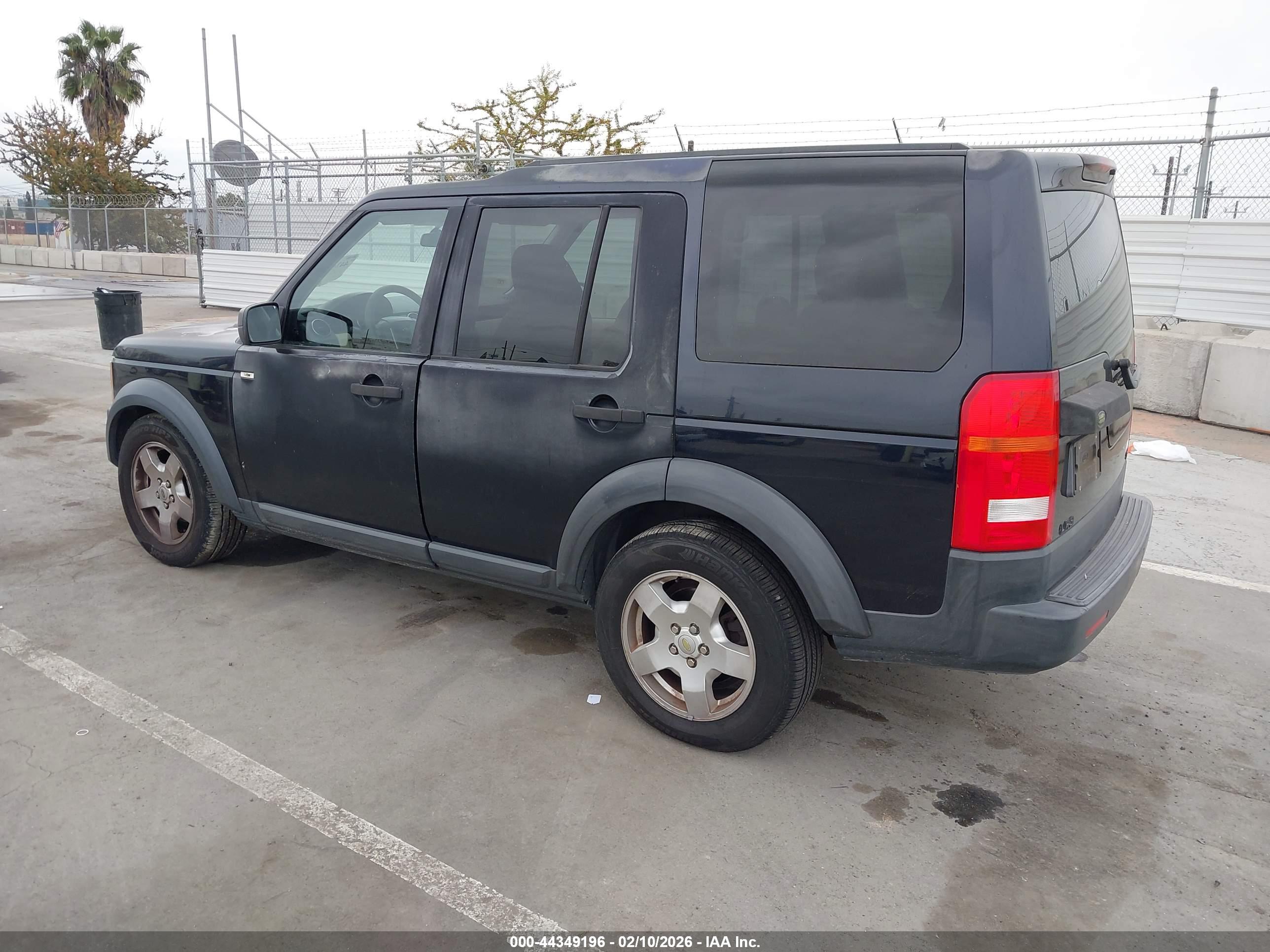 LAND ROVER image 3