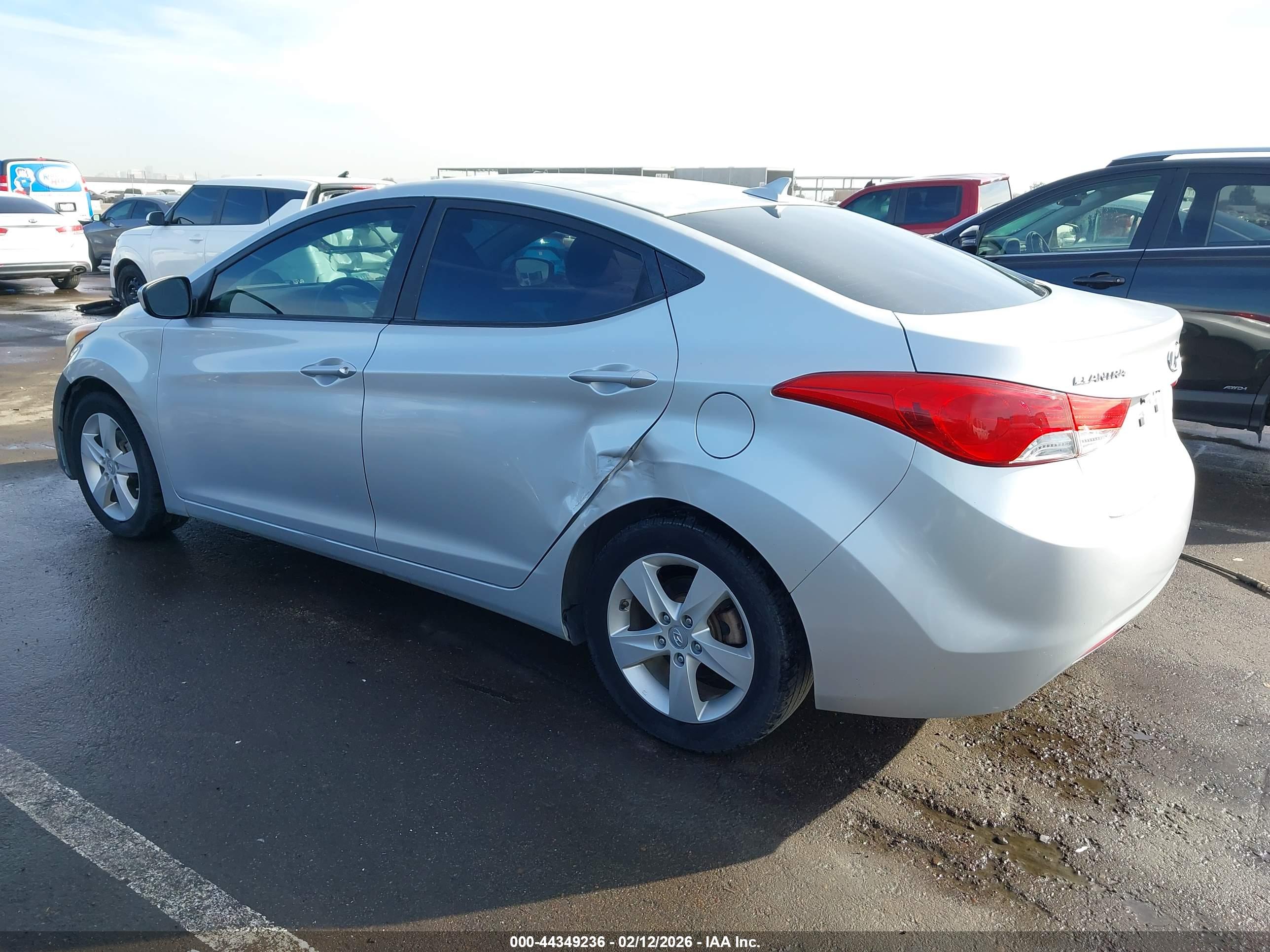 HYUNDAI ELANTRA image 6