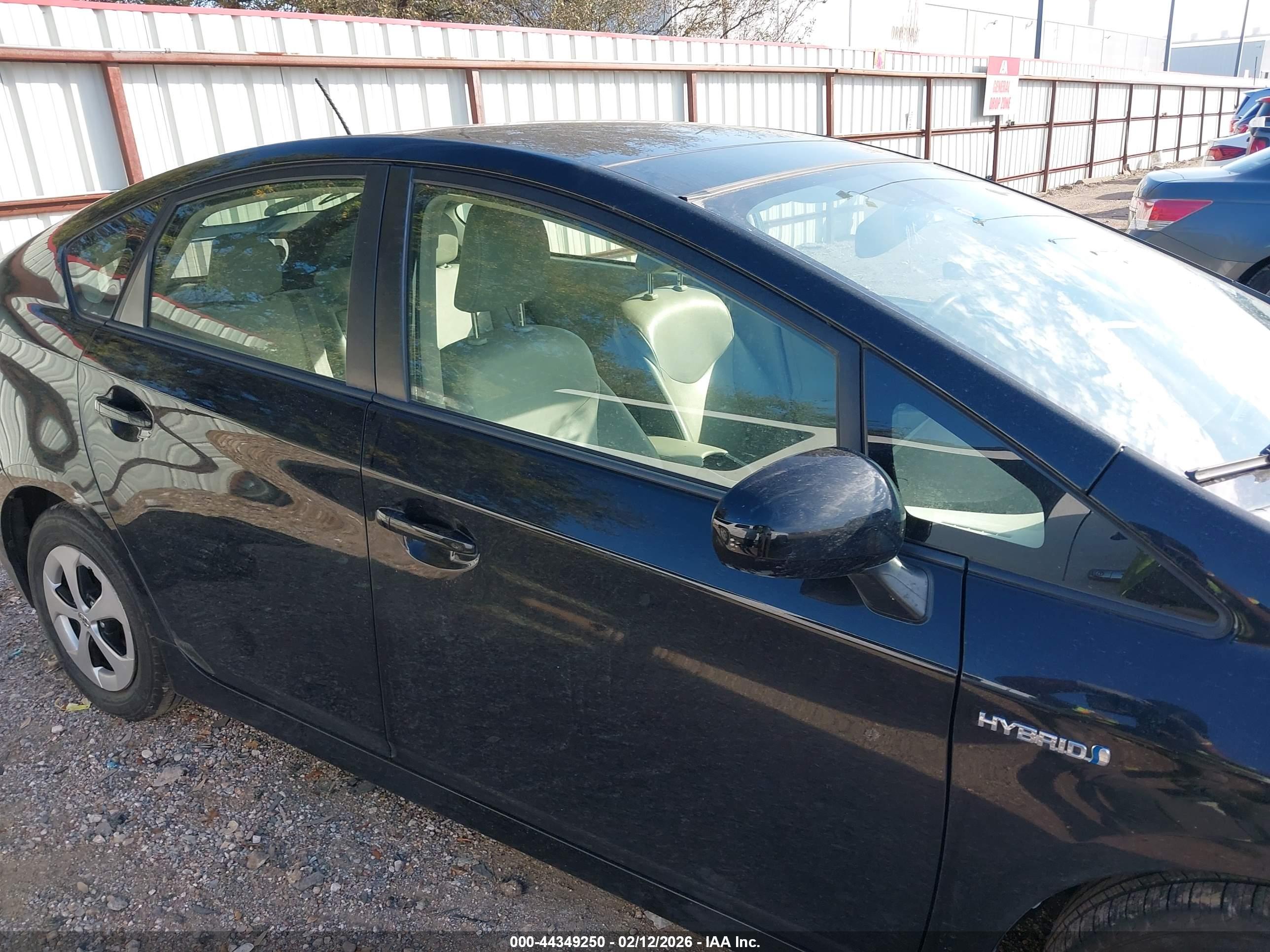 TOYOTA PRIUS image 6