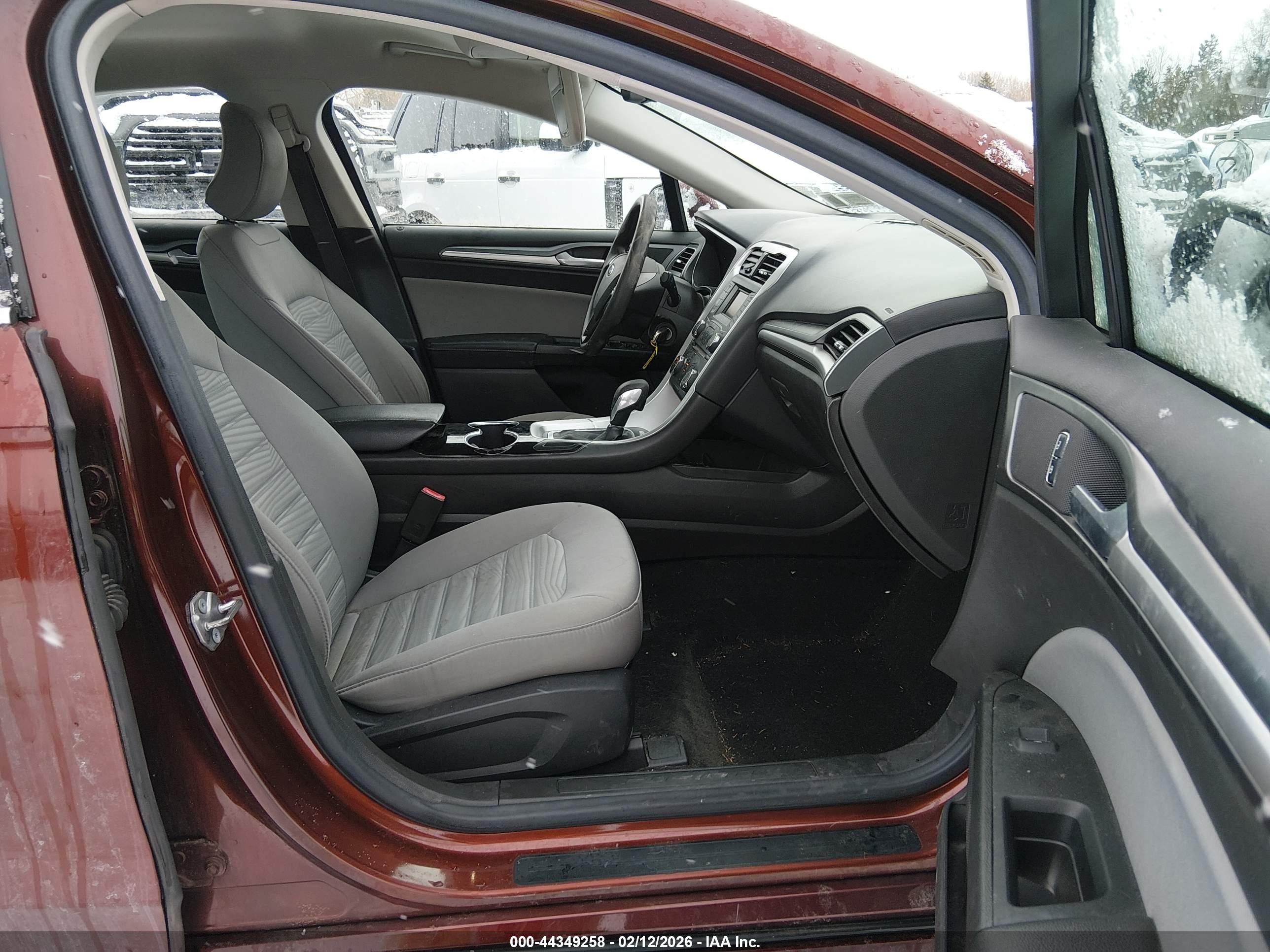 FORD FUSION image 5