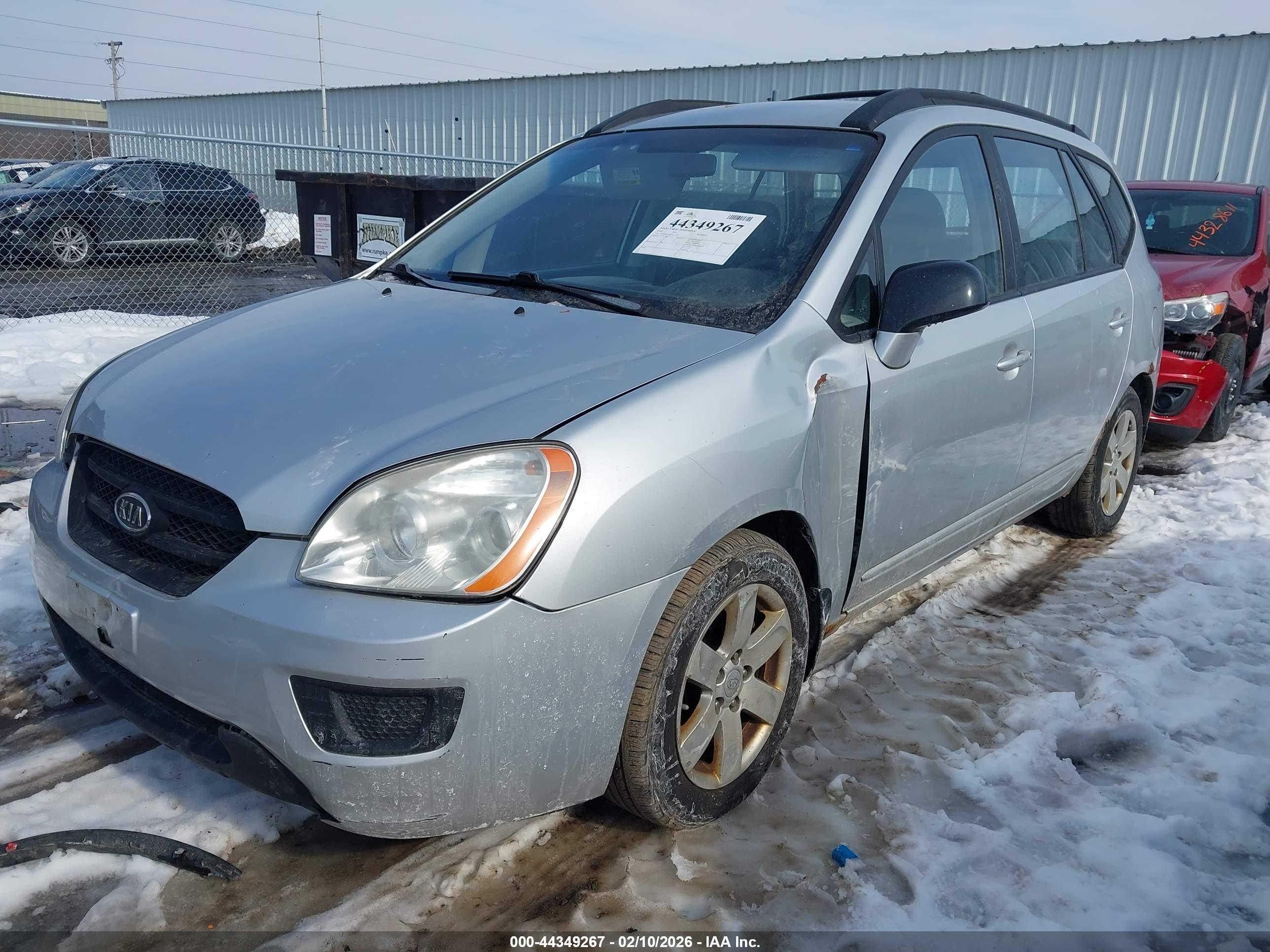 KIA RONDO image 2