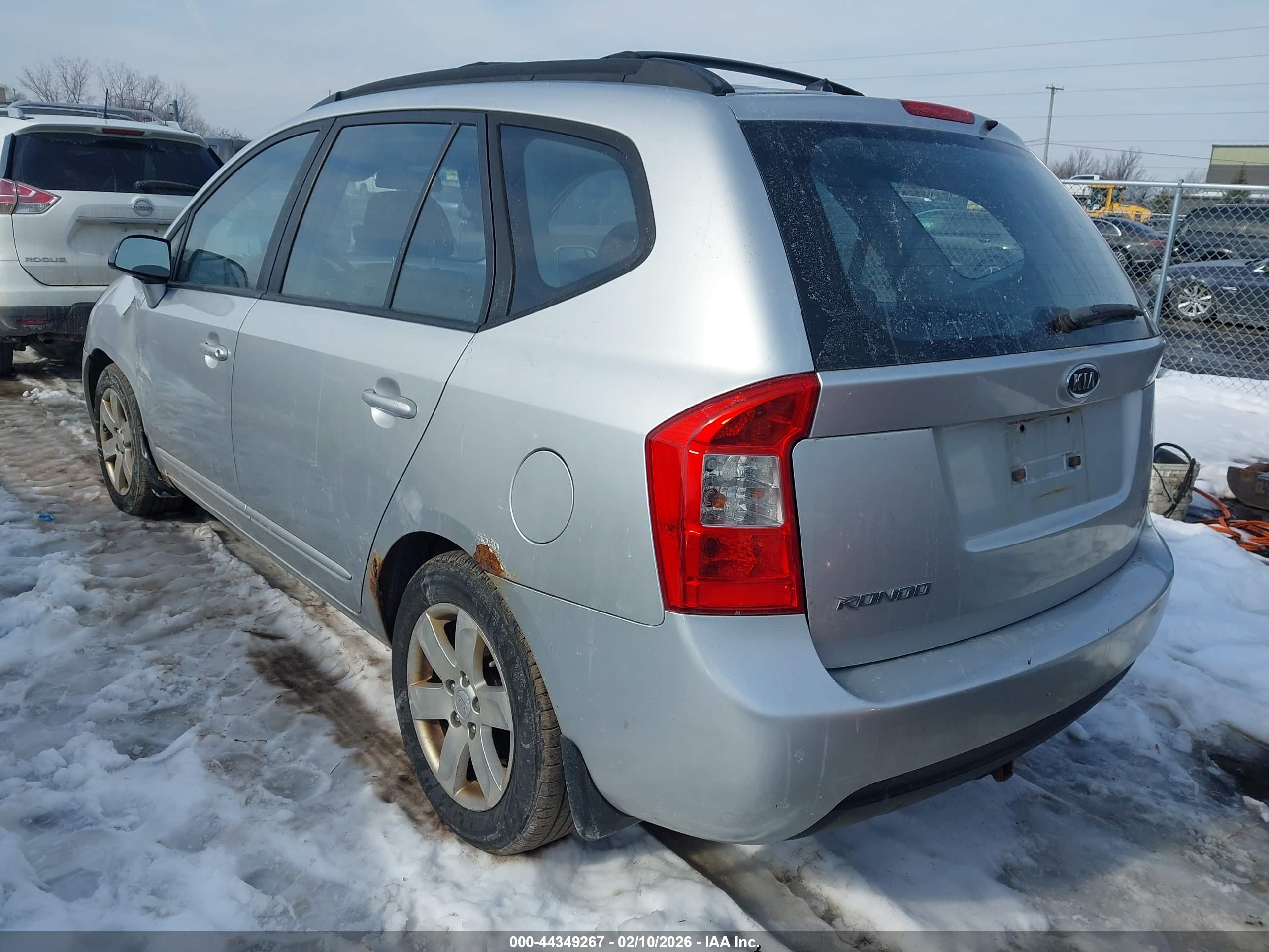 KIA RONDO image 3