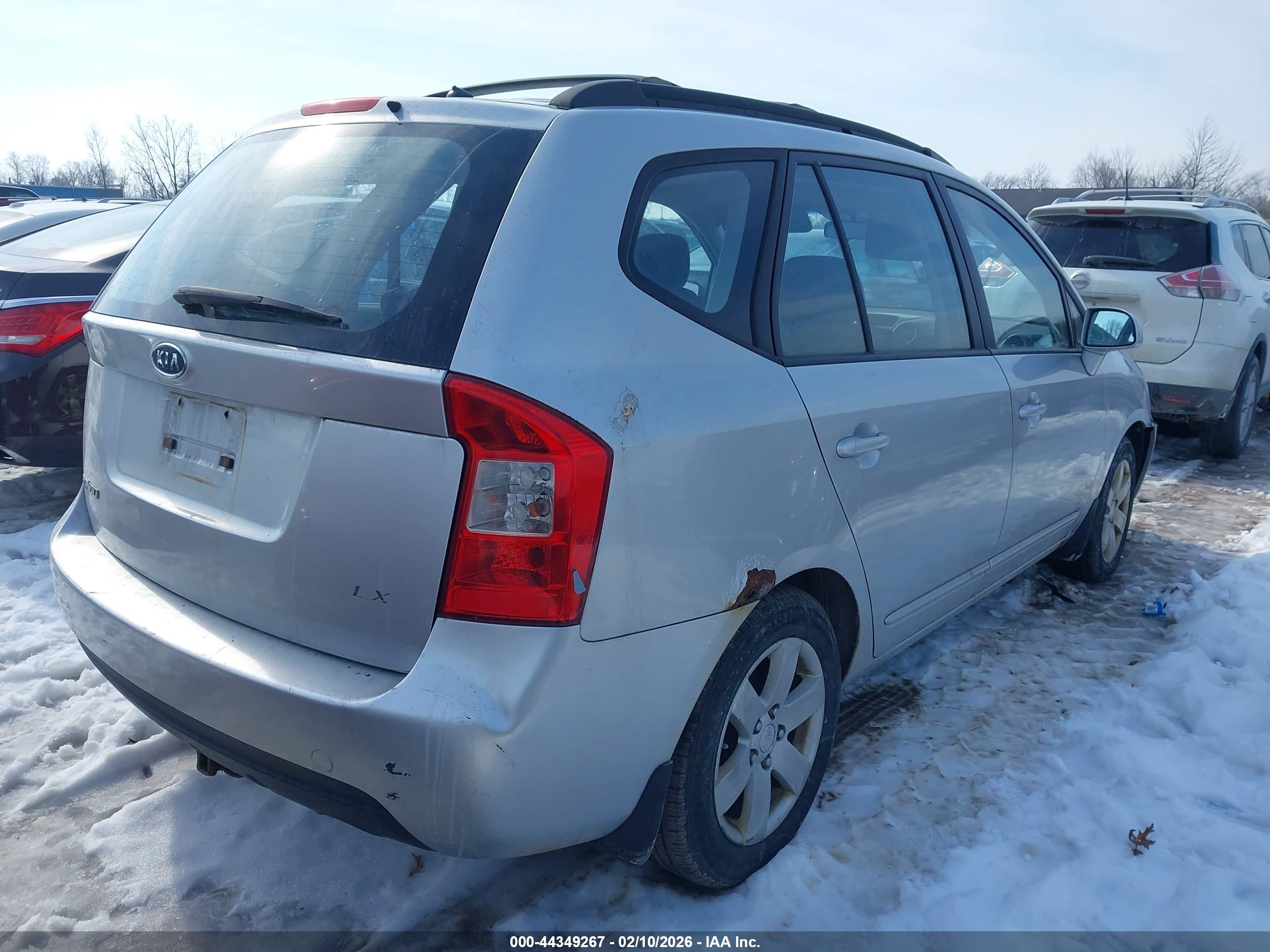 KIA RONDO image 4