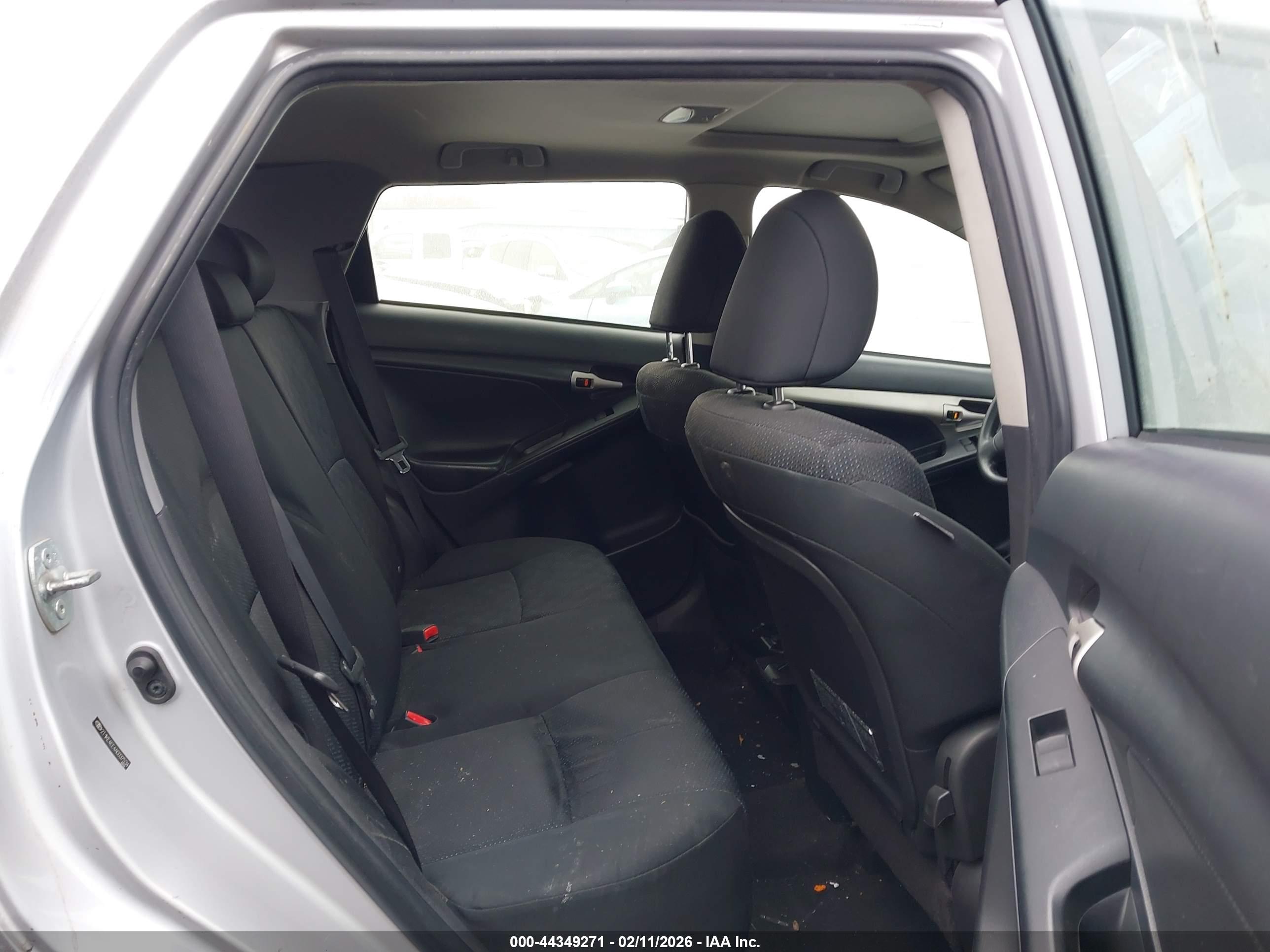 TOYOTA MATRIX image 8