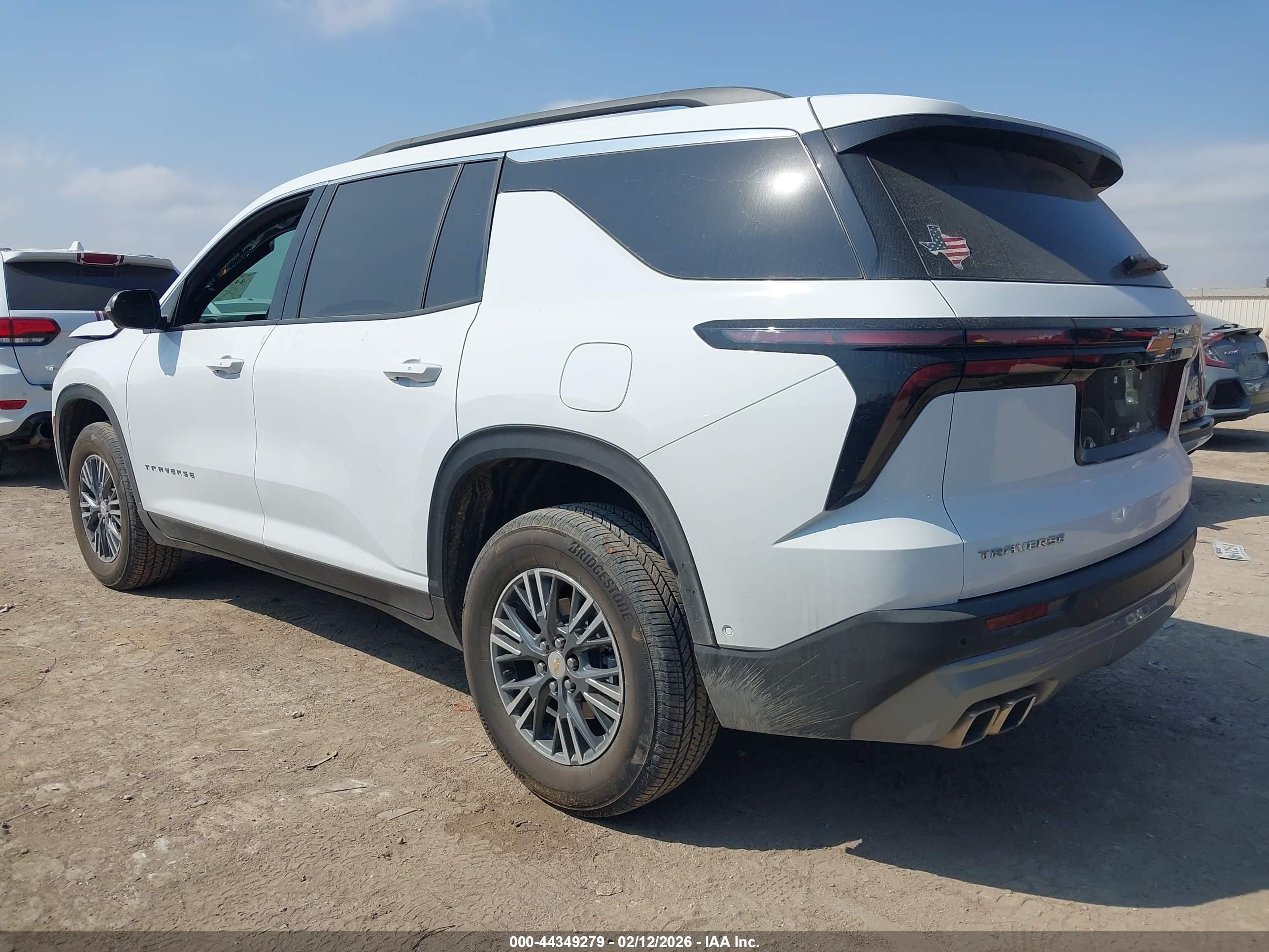 CHEVROLET TRAVERSE image 3