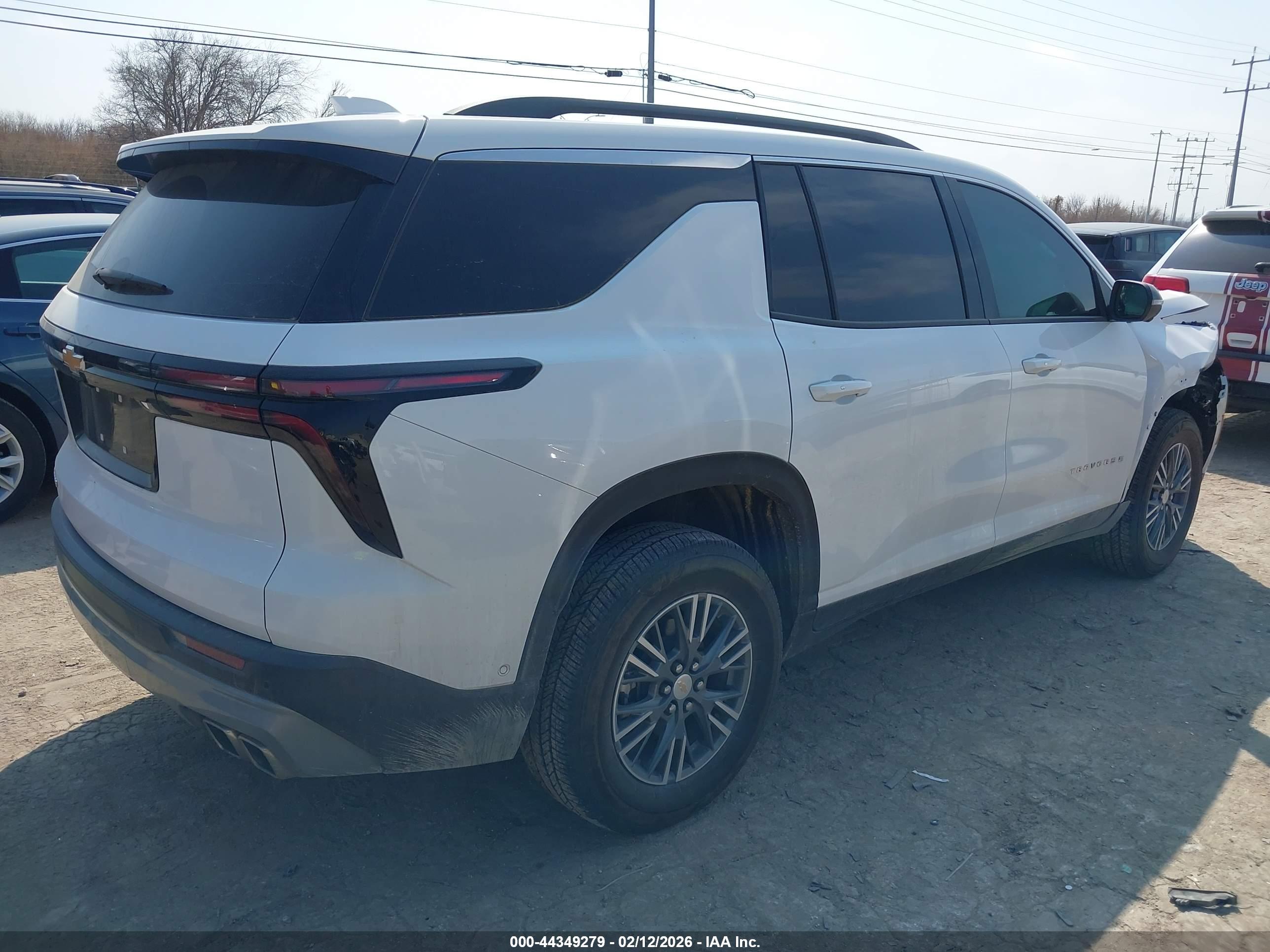 CHEVROLET TRAVERSE image 4