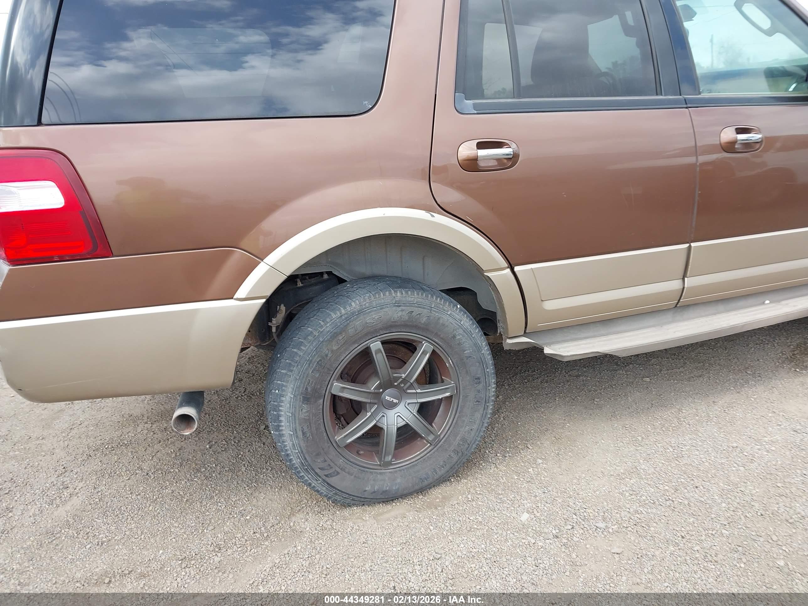 FORD EXPEDITION image 6