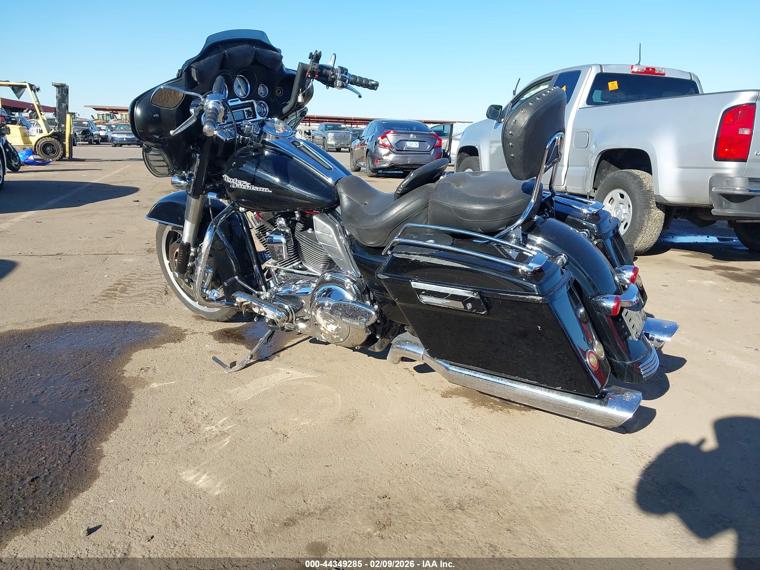 HARLEY-DAVIDSON FLHX image 3