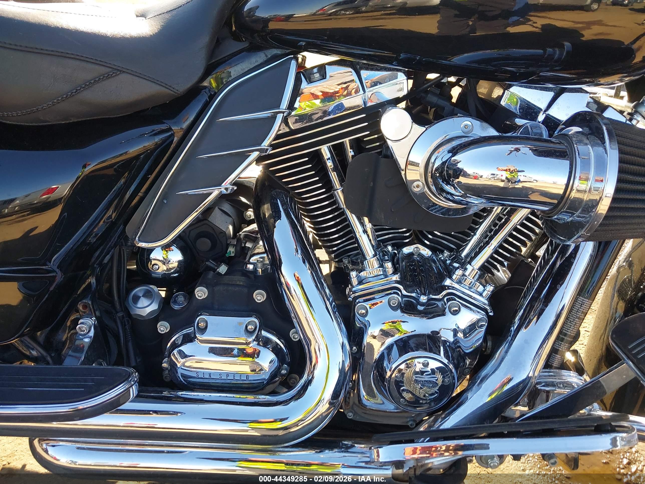 HARLEY-DAVIDSON FLHX image 8