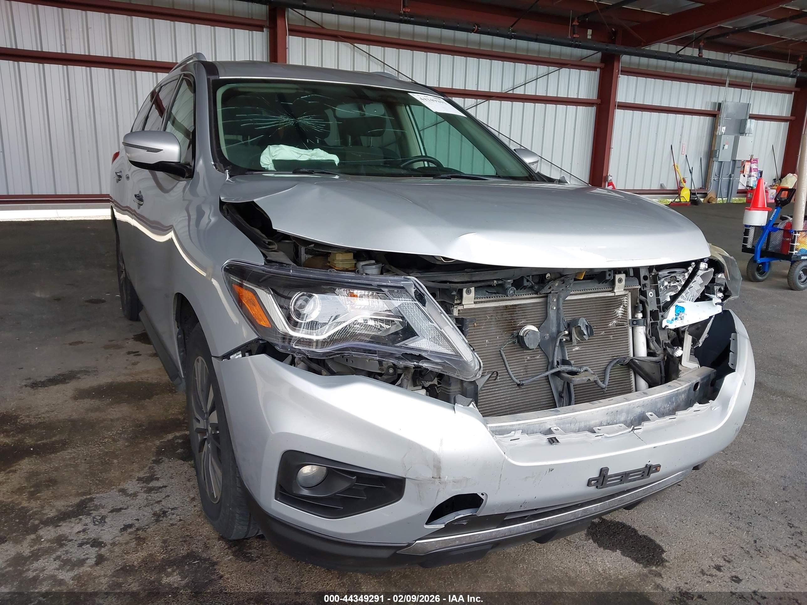 NISSAN PATHFINDER image 6