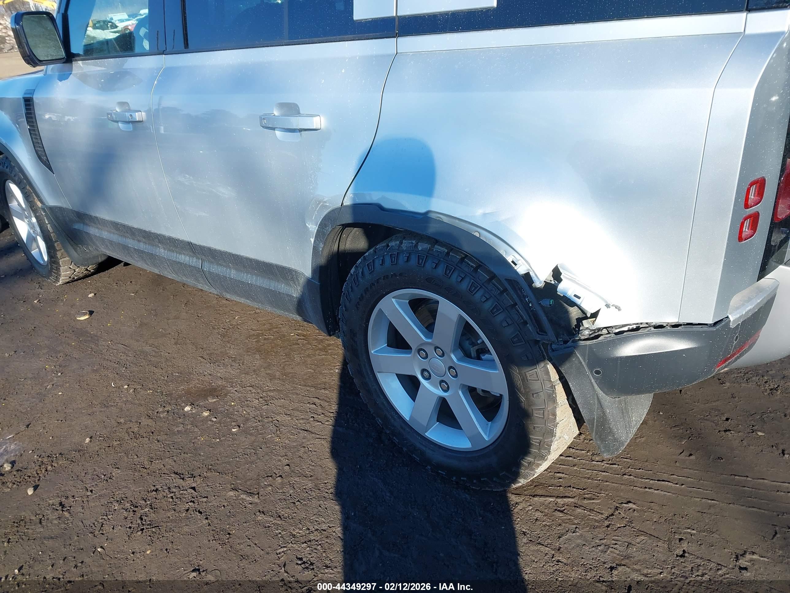 LAND ROVER image 6