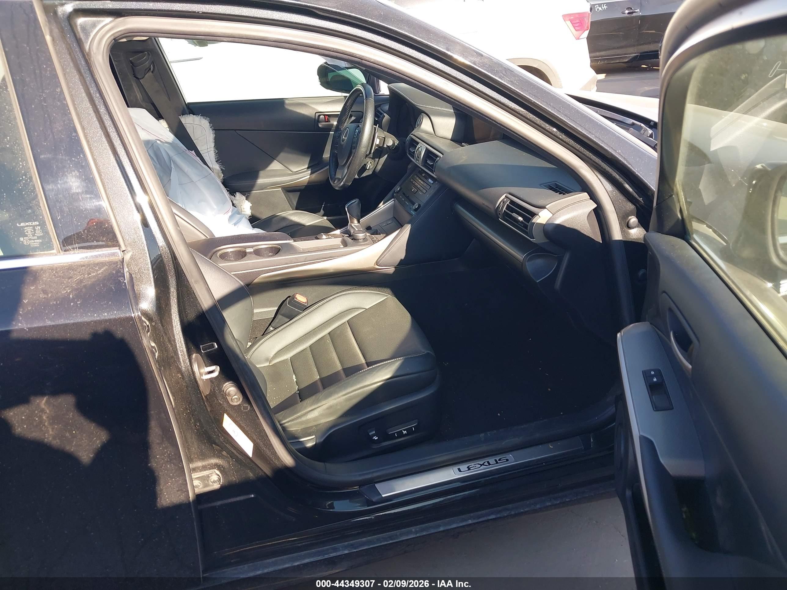LEXUS IS image 5