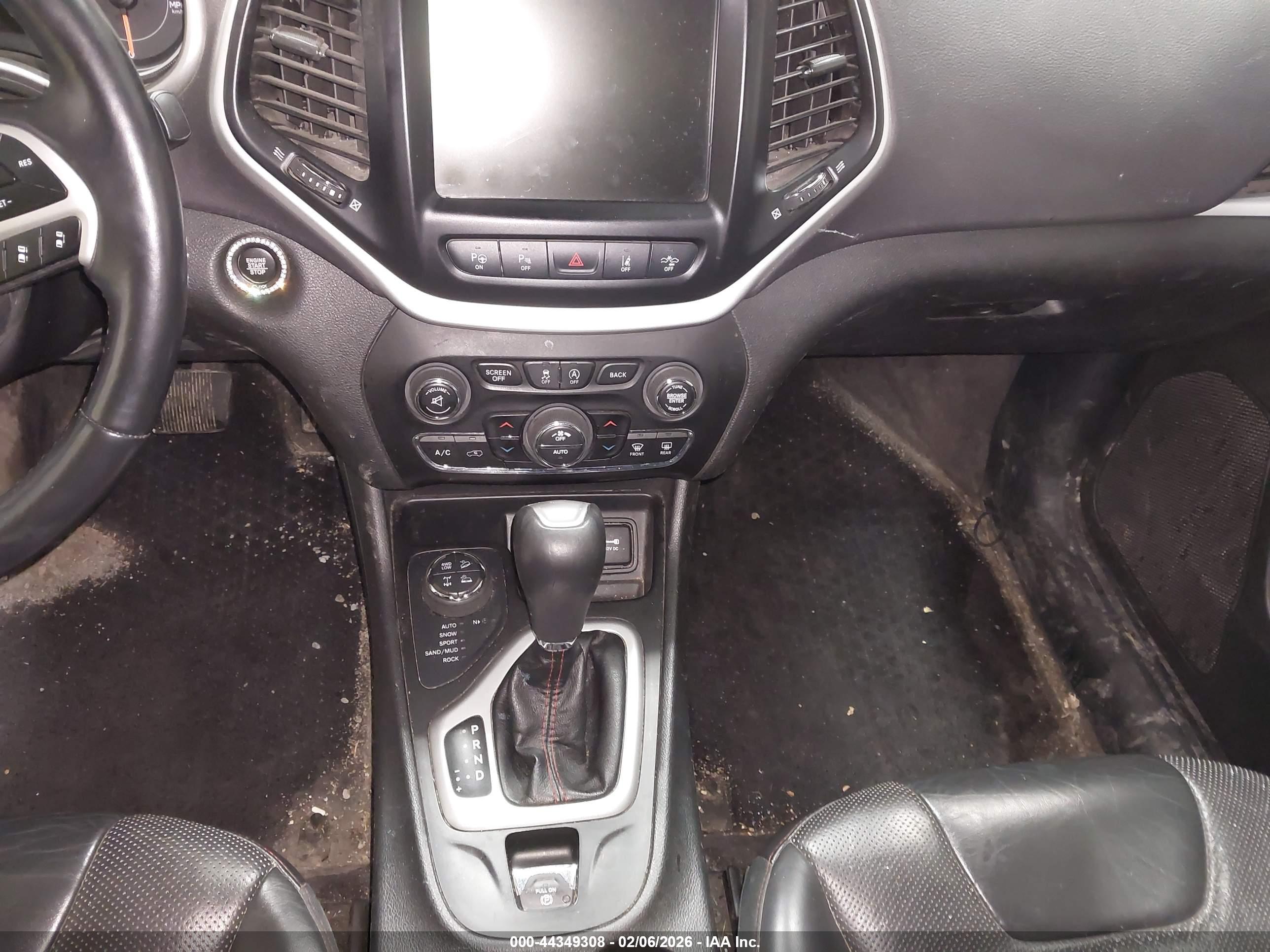 JEEP CHEROKEE image 5