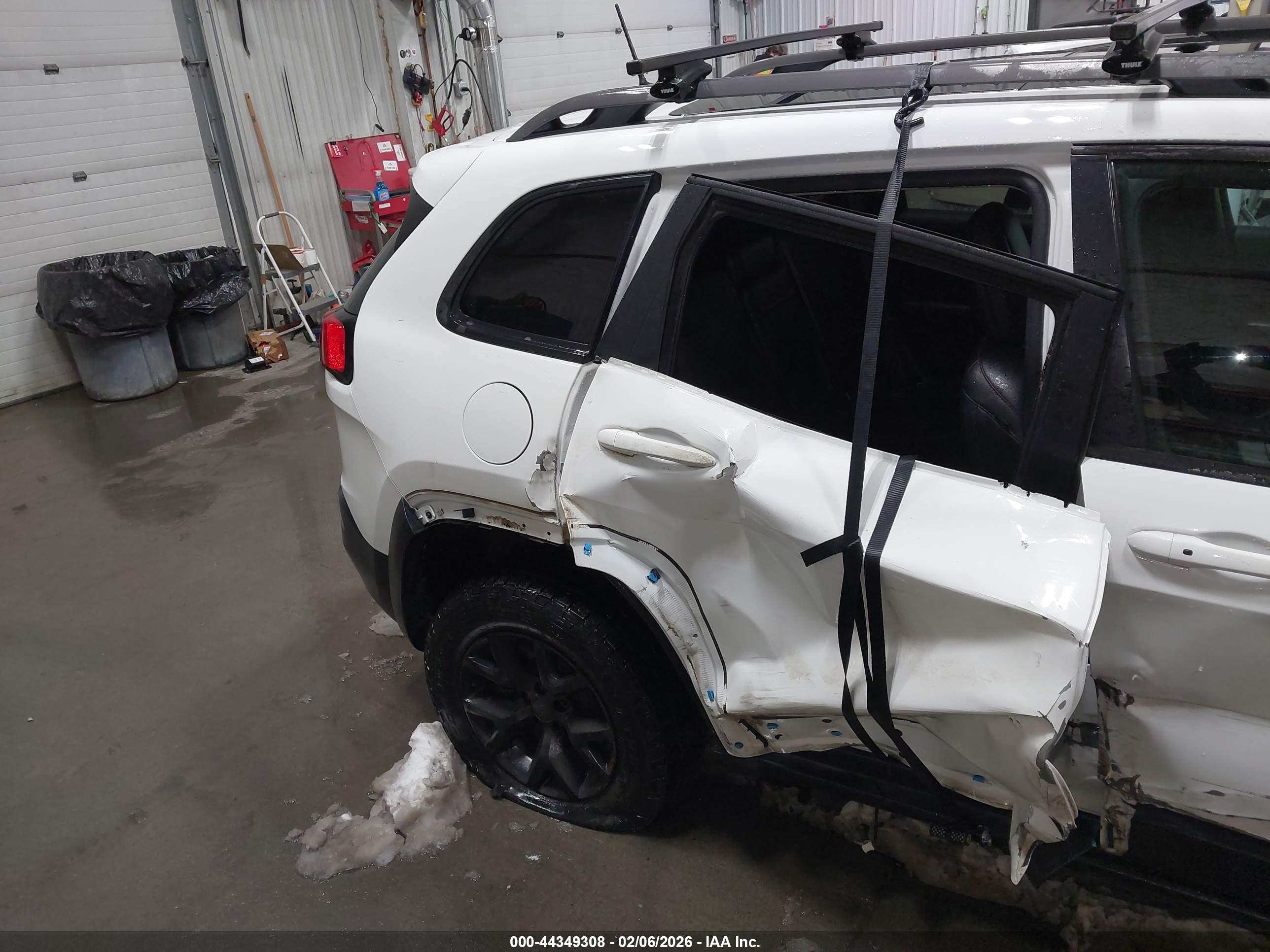 JEEP CHEROKEE image 6