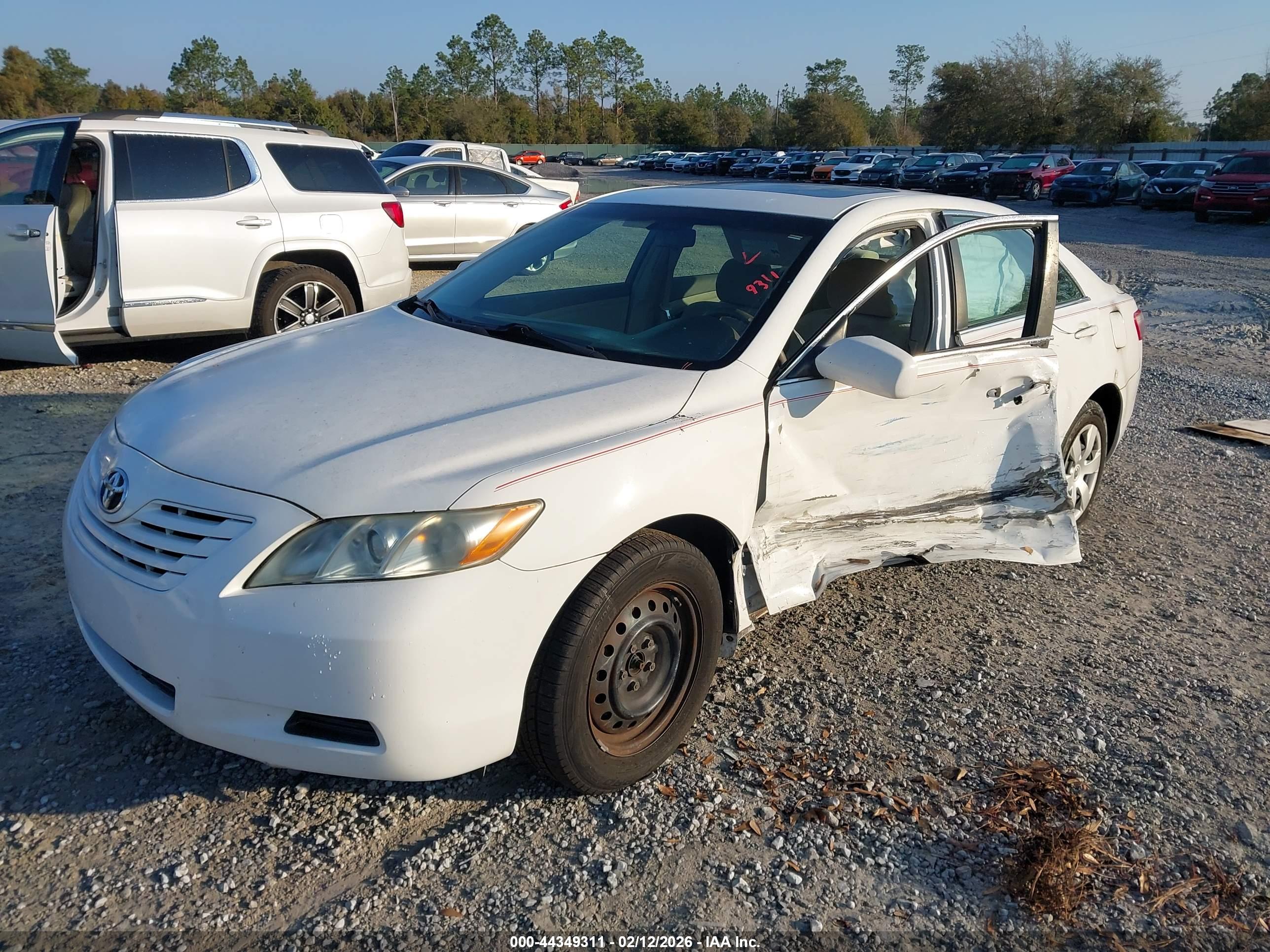 TOYOTA CAMRY image 2