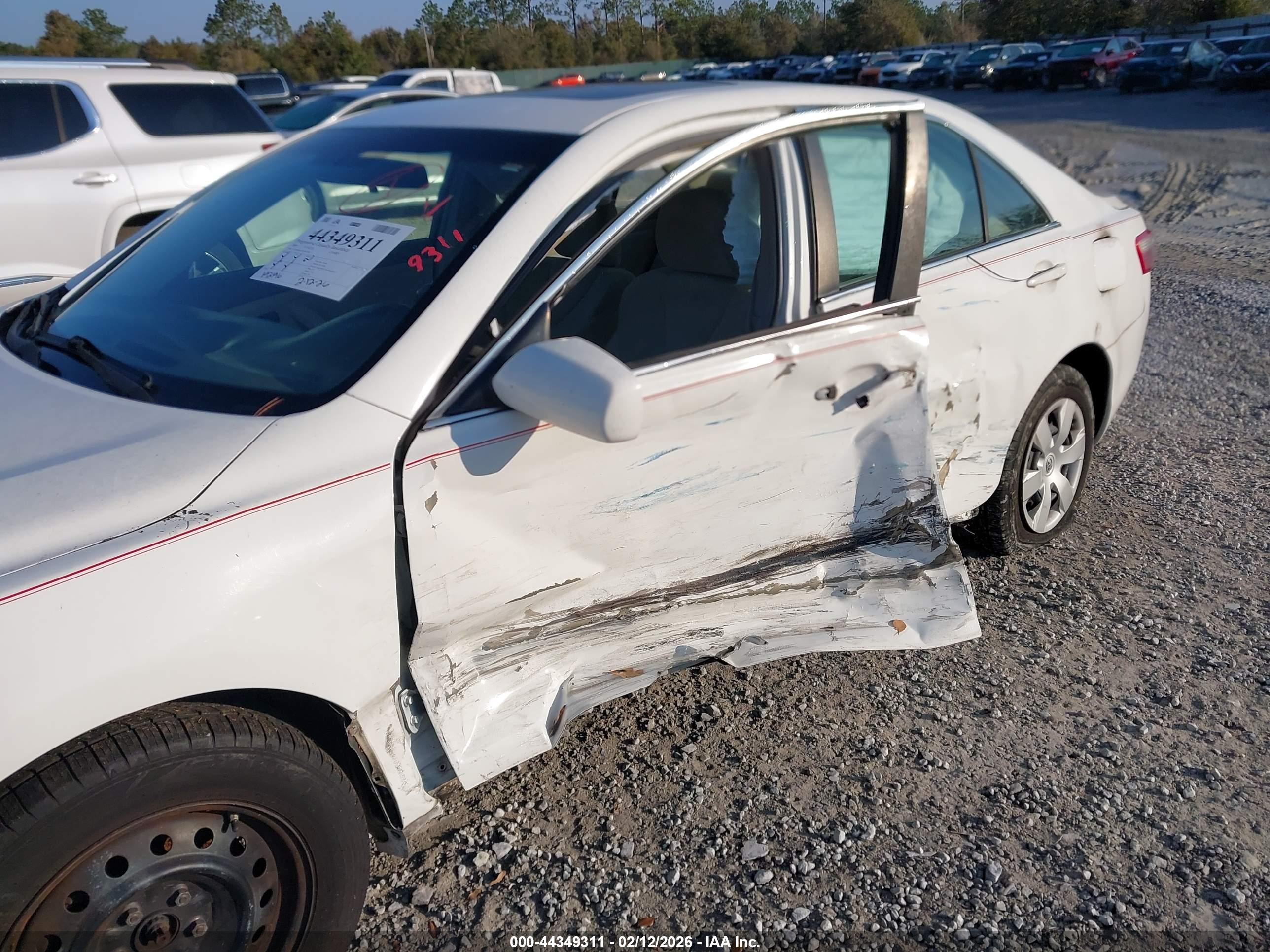 TOYOTA CAMRY image 6