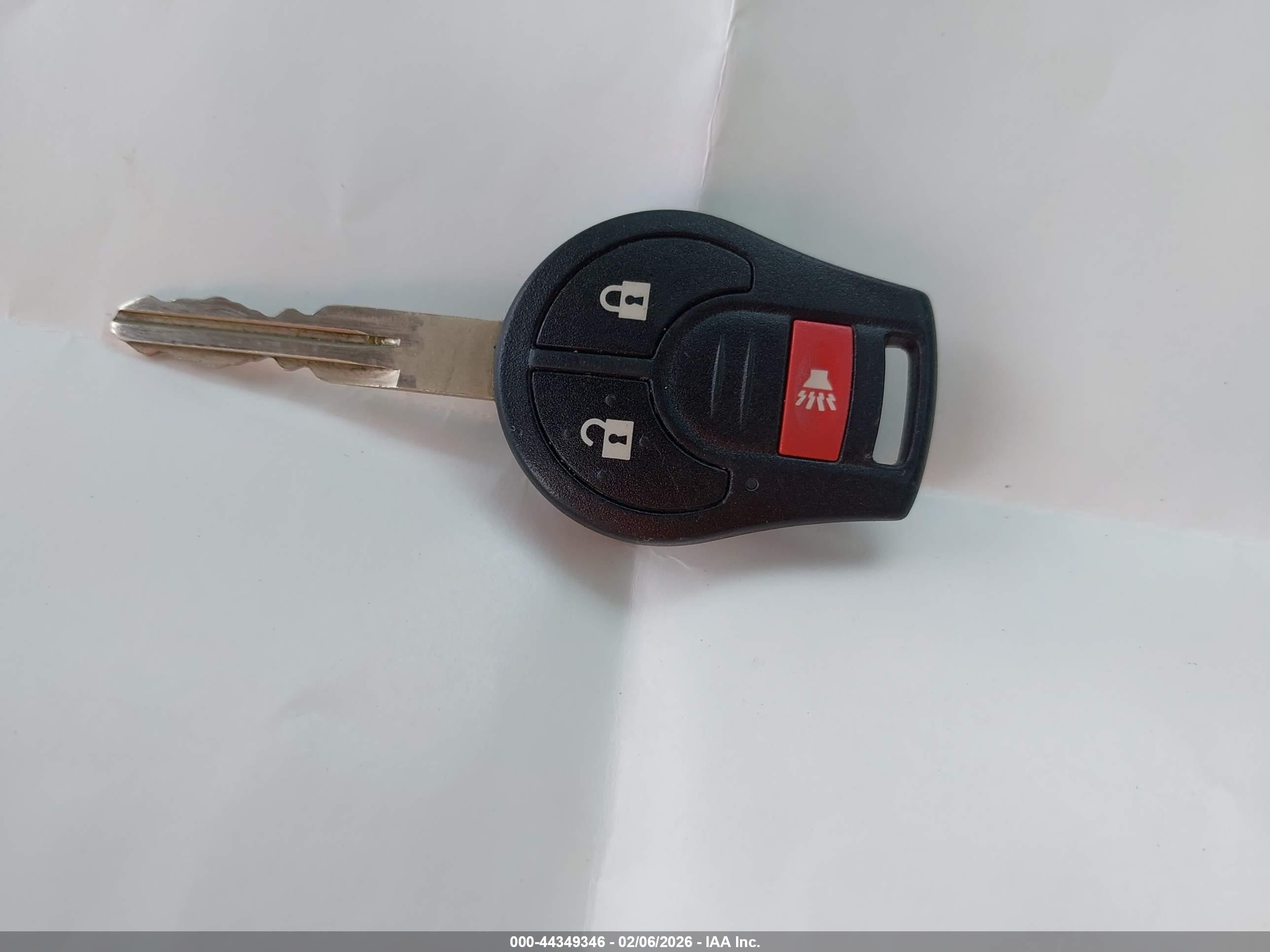 NISSAN VERSA image 11