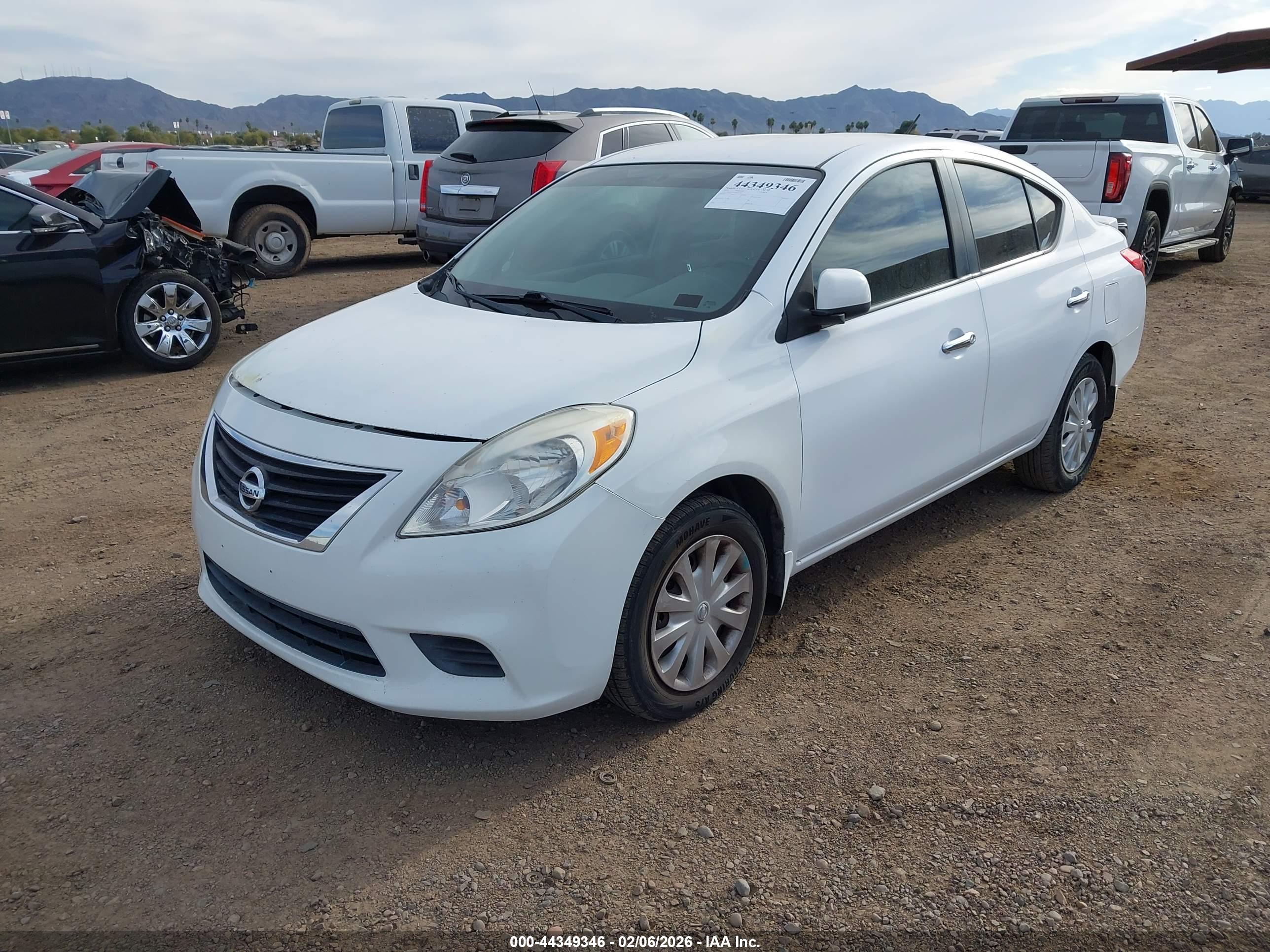 NISSAN VERSA image 2