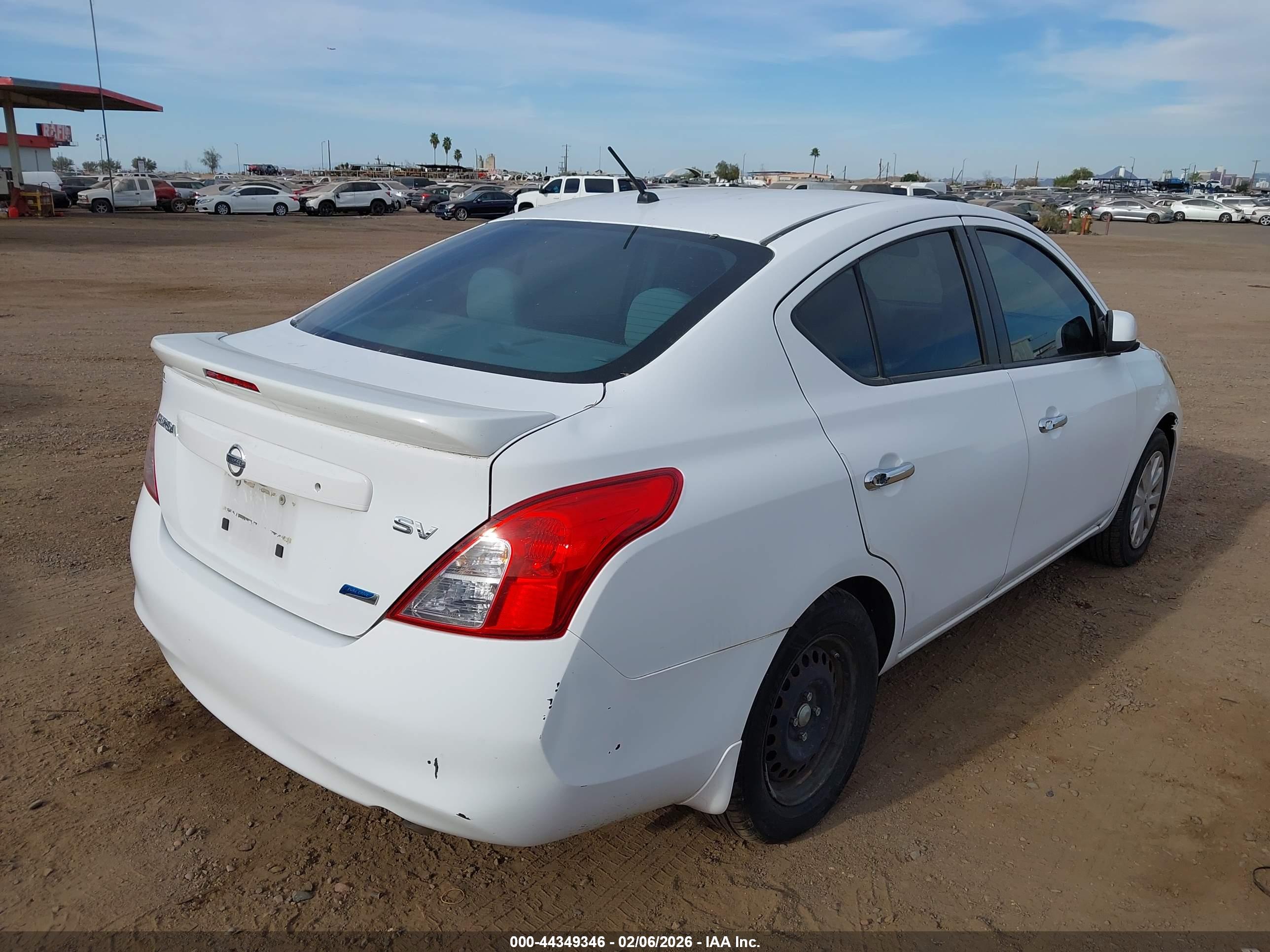 NISSAN VERSA image 4