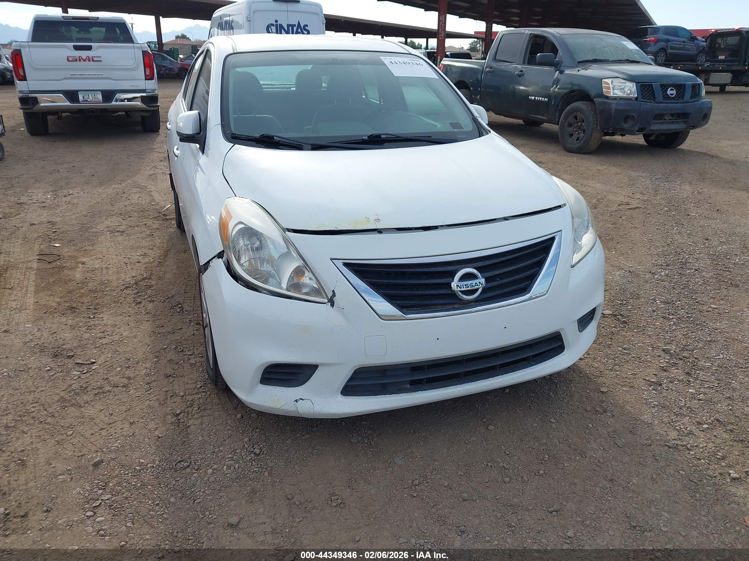 NISSAN VERSA image 6
