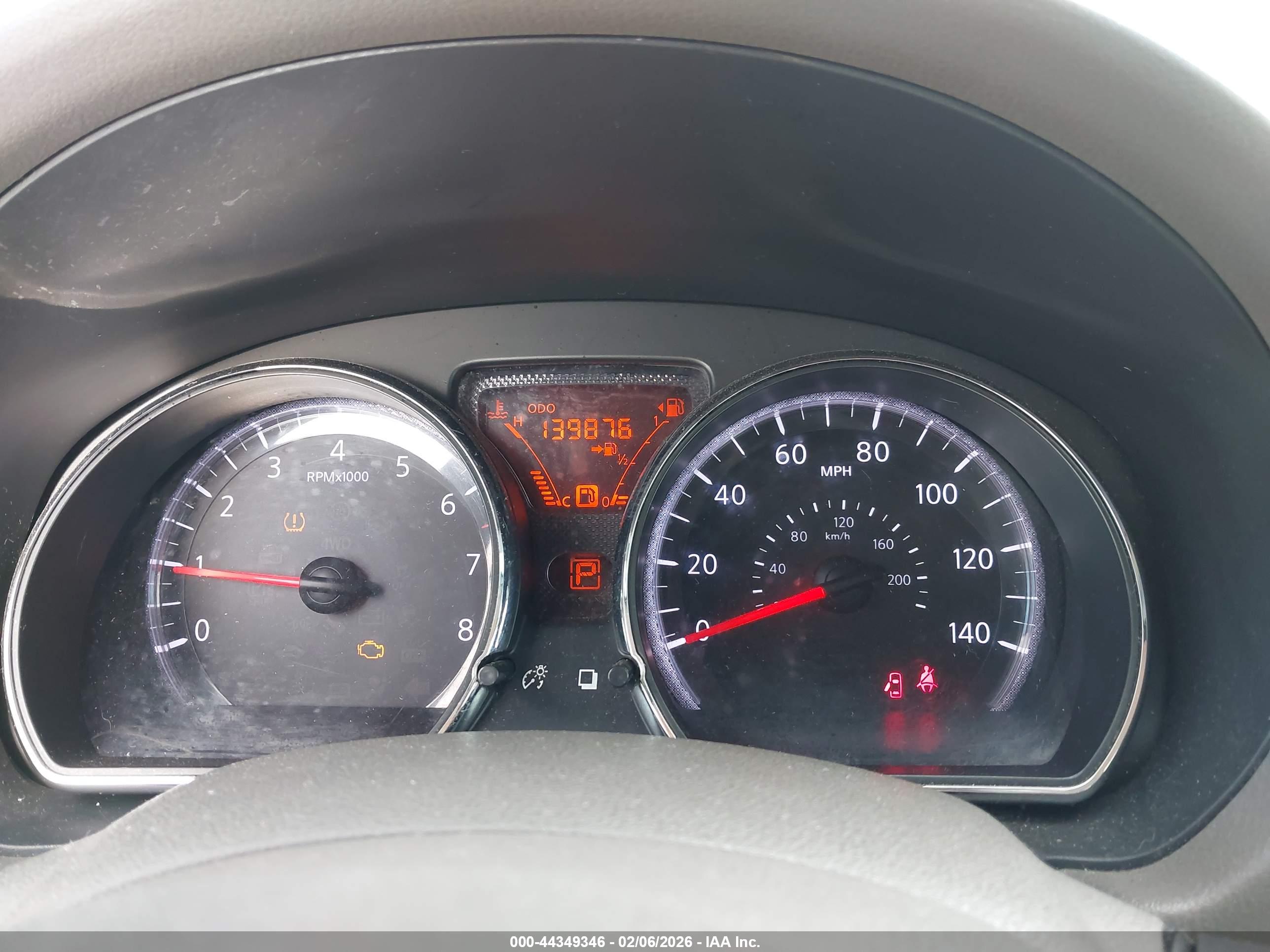 NISSAN VERSA image 7