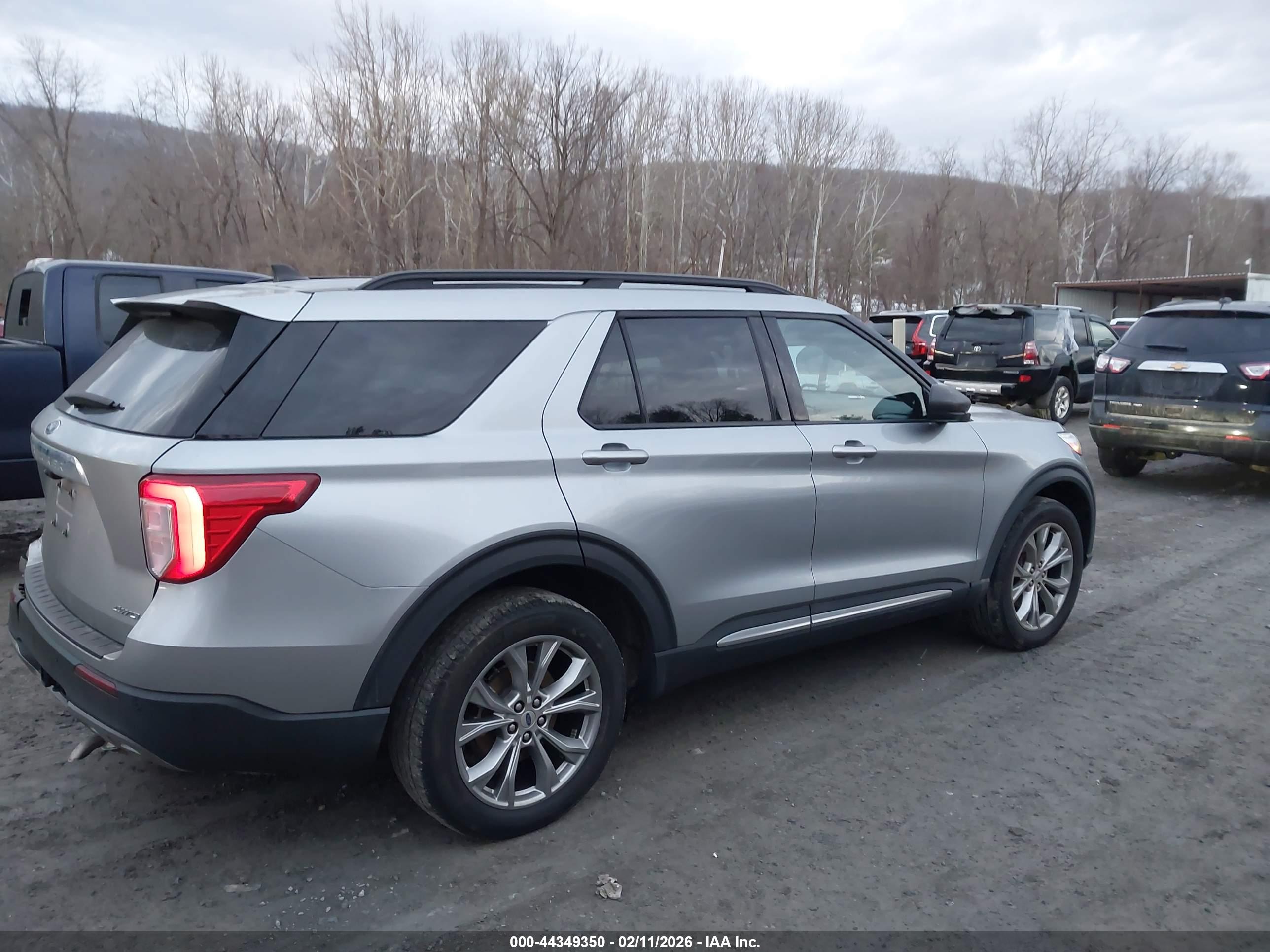 FORD EXPLORER image 4