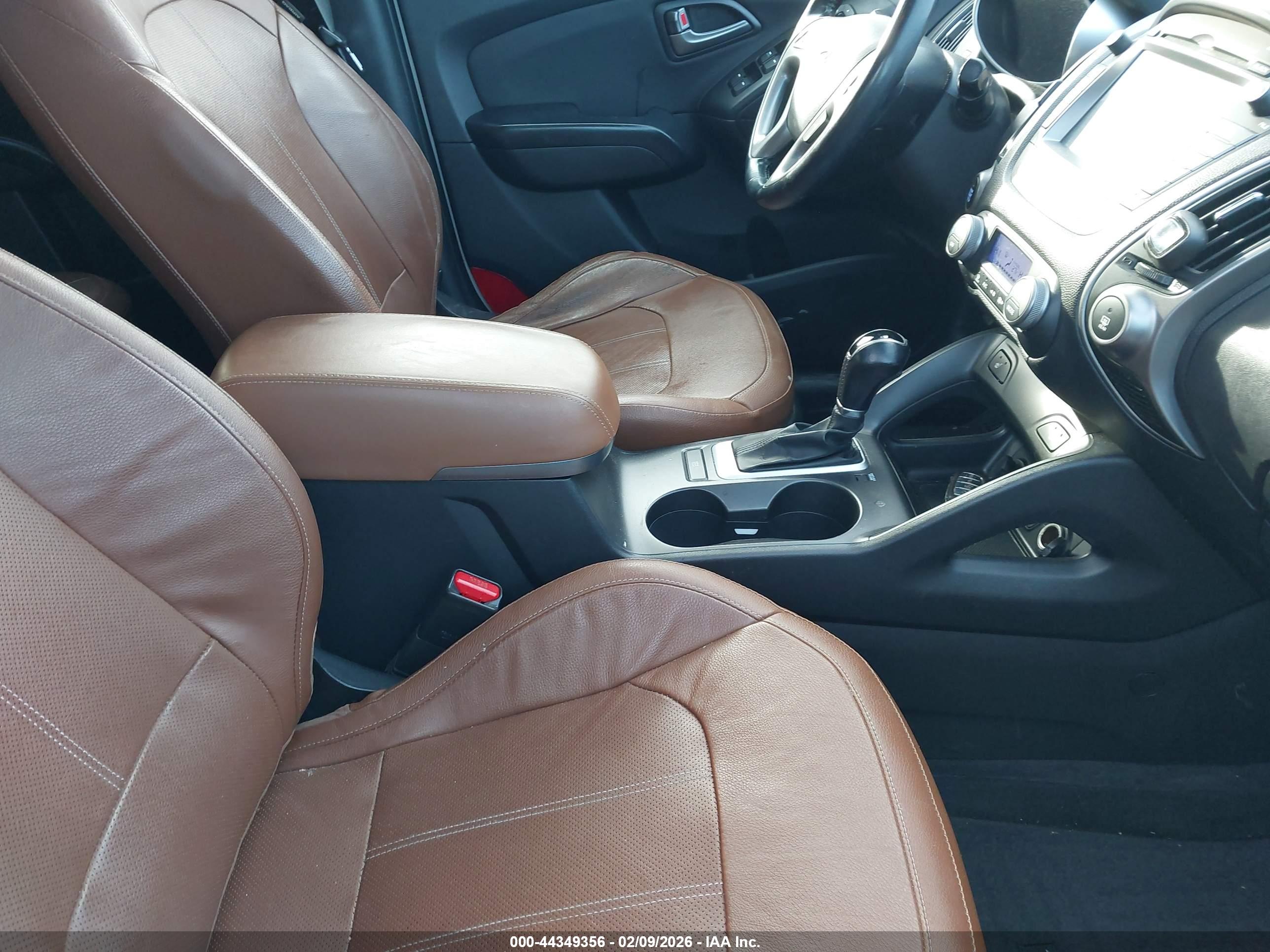 HYUNDAI TUCSON image 5