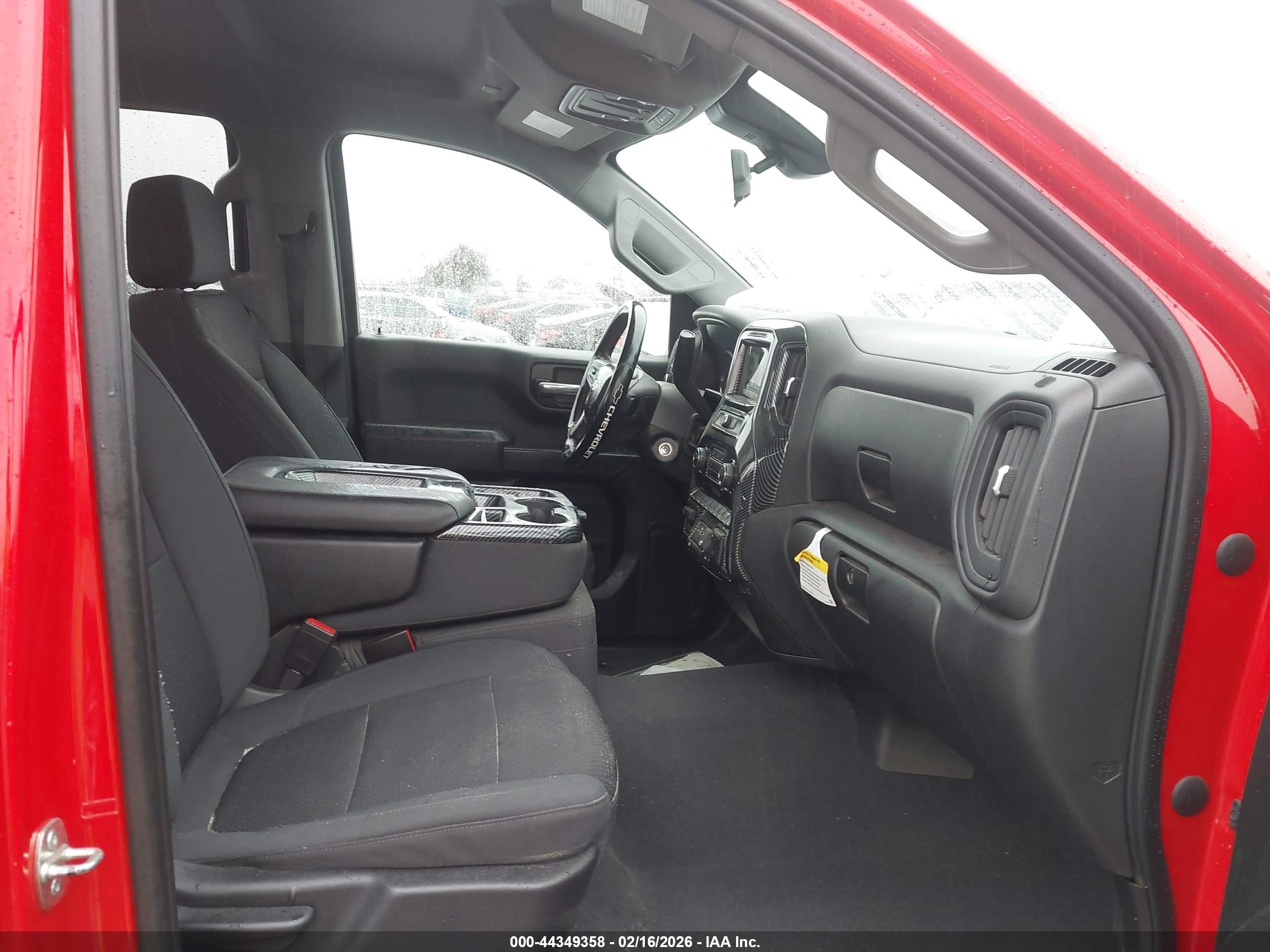 CHEVROLET SILVERADO image 5
