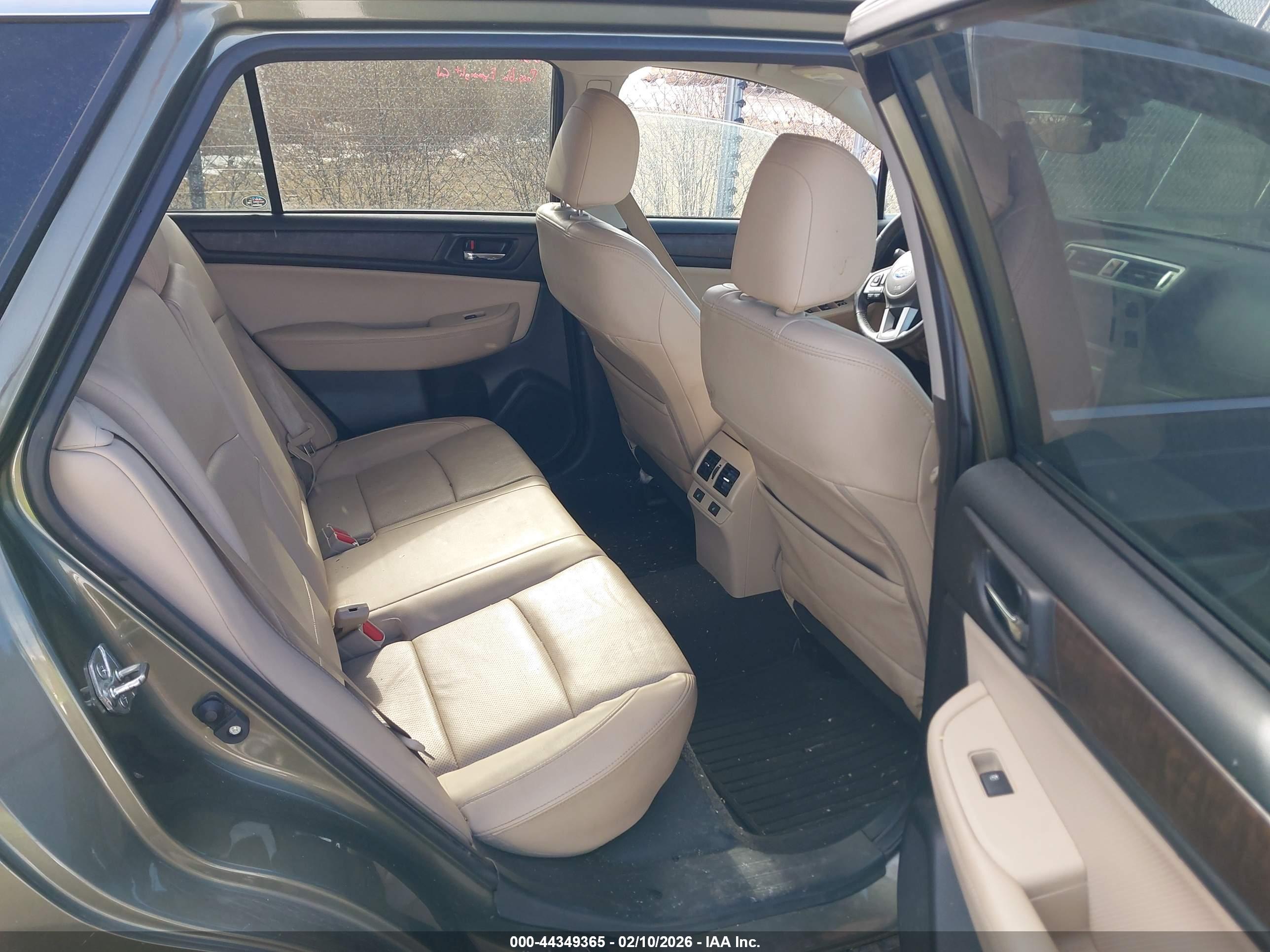 SUBARU OUTBACK image 8