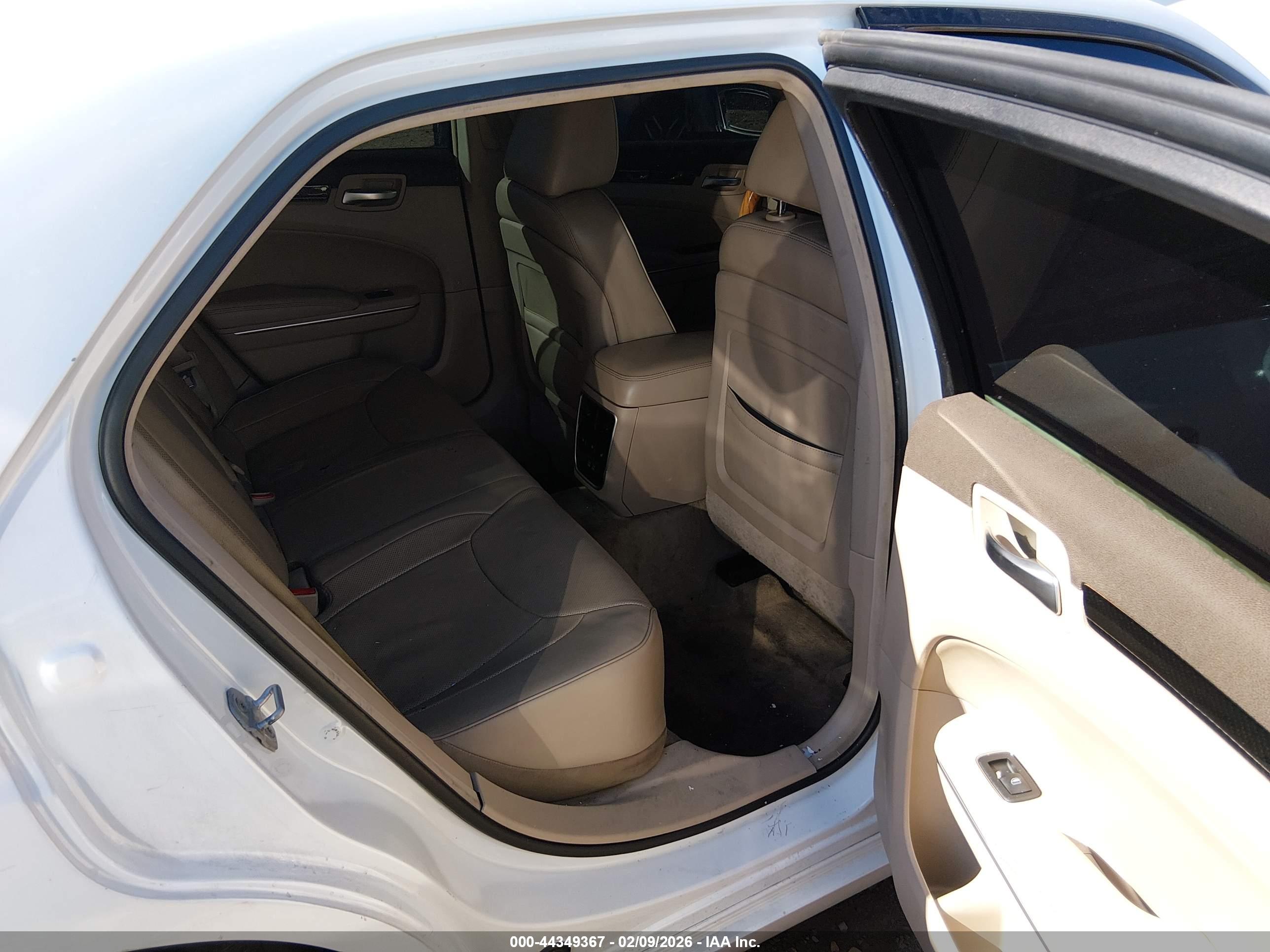 CHRYSLER 300C image 8