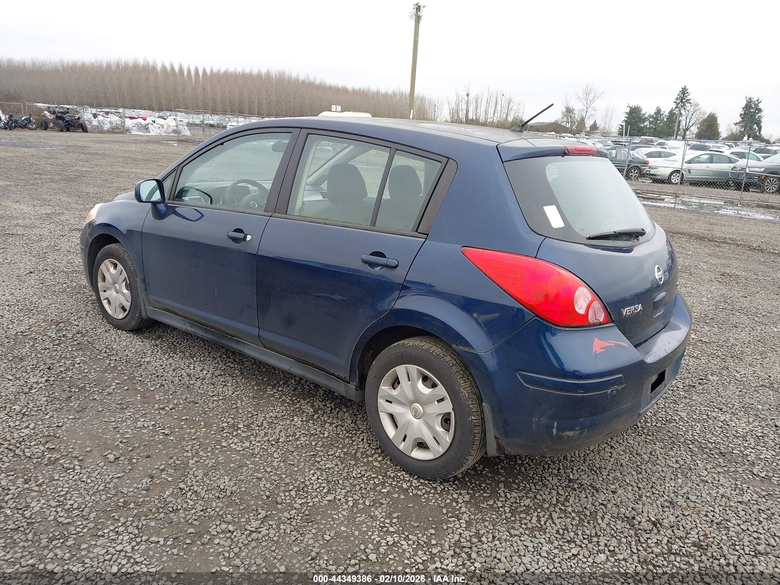 NISSAN VERSA image 3