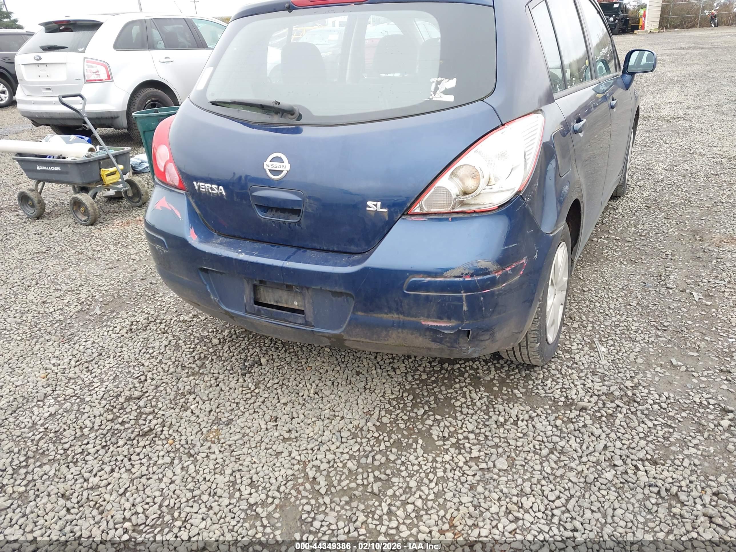 NISSAN VERSA image 6