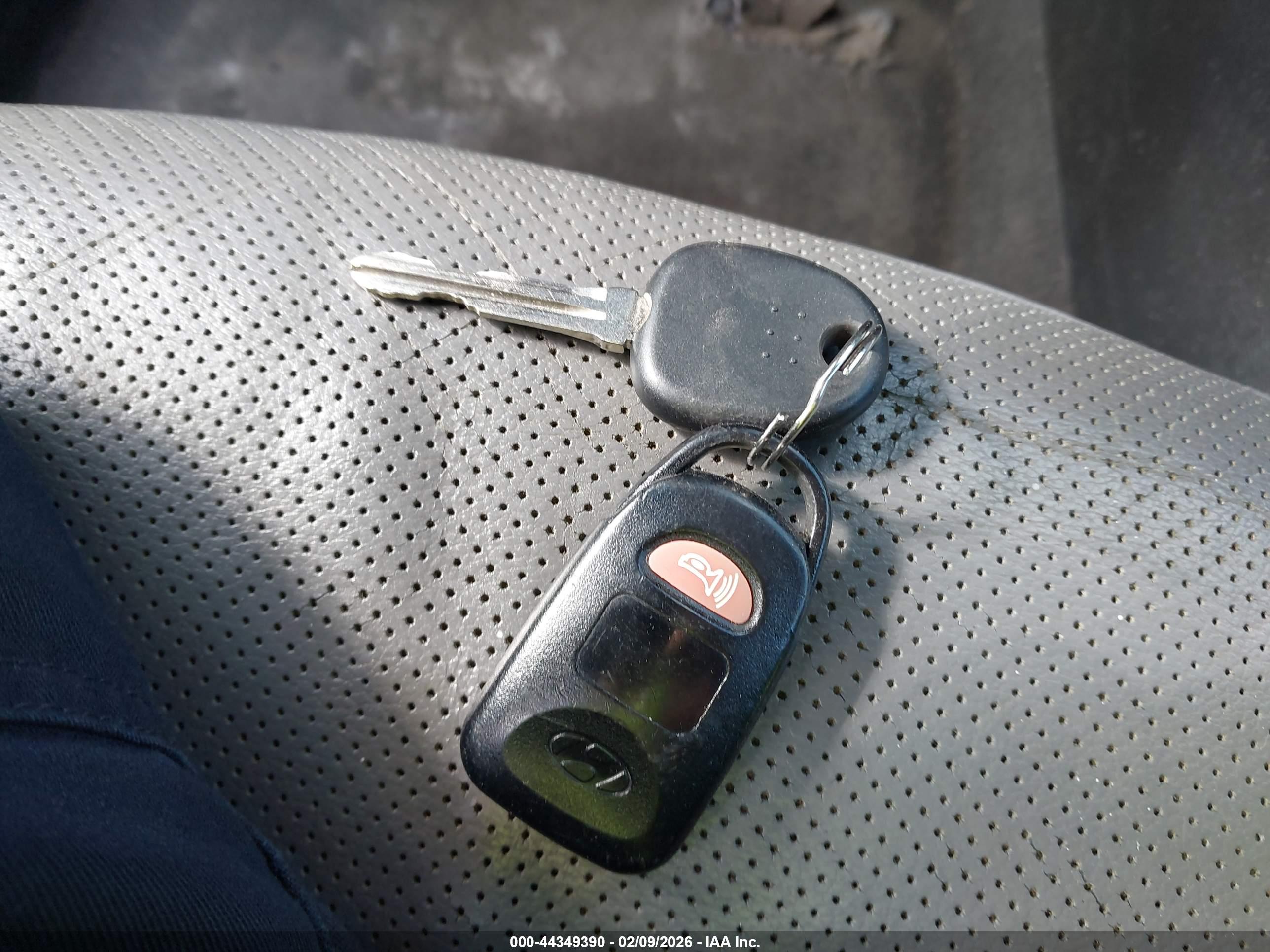 HYUNDAI ELANTRA image 11