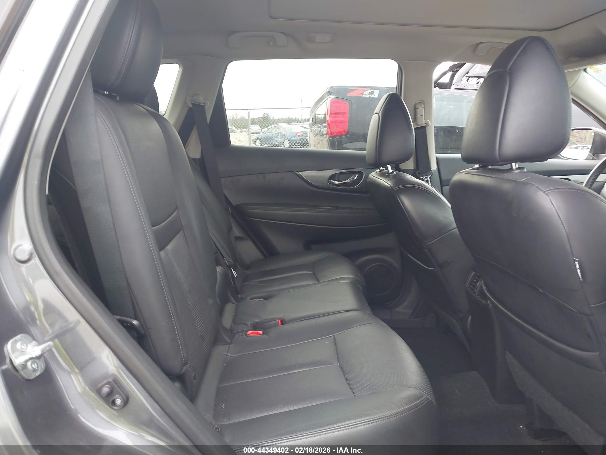 NISSAN ROGUE image 8