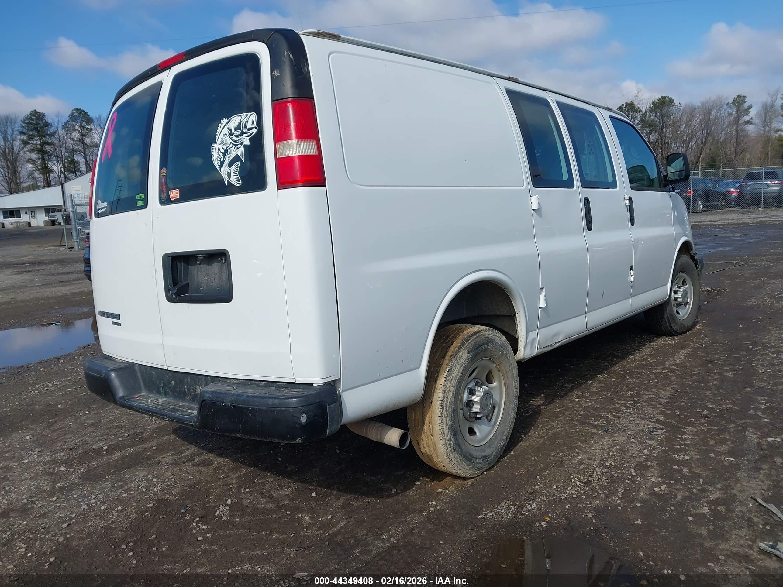 CHEVROLET EXPRESS image 4
