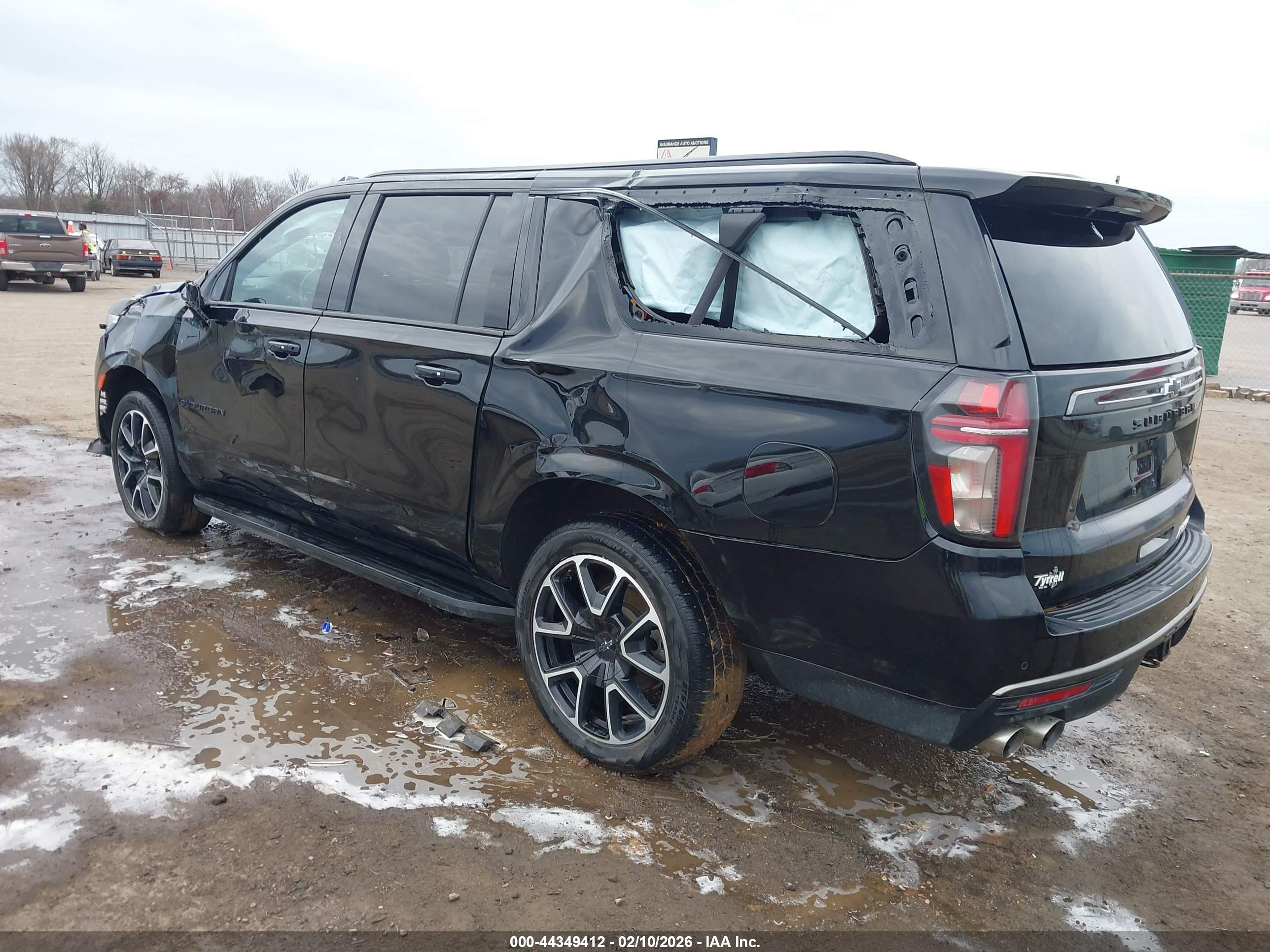 CHEVROLET SUBURBAN image 3