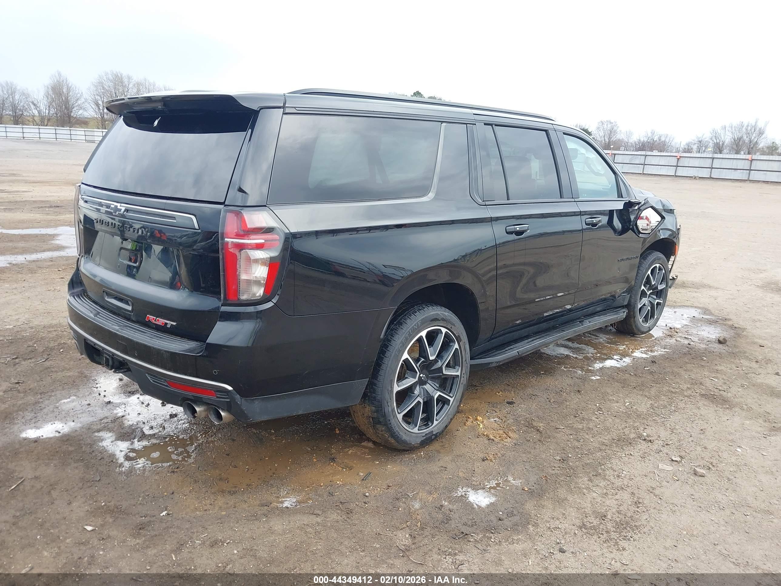 CHEVROLET SUBURBAN image 4